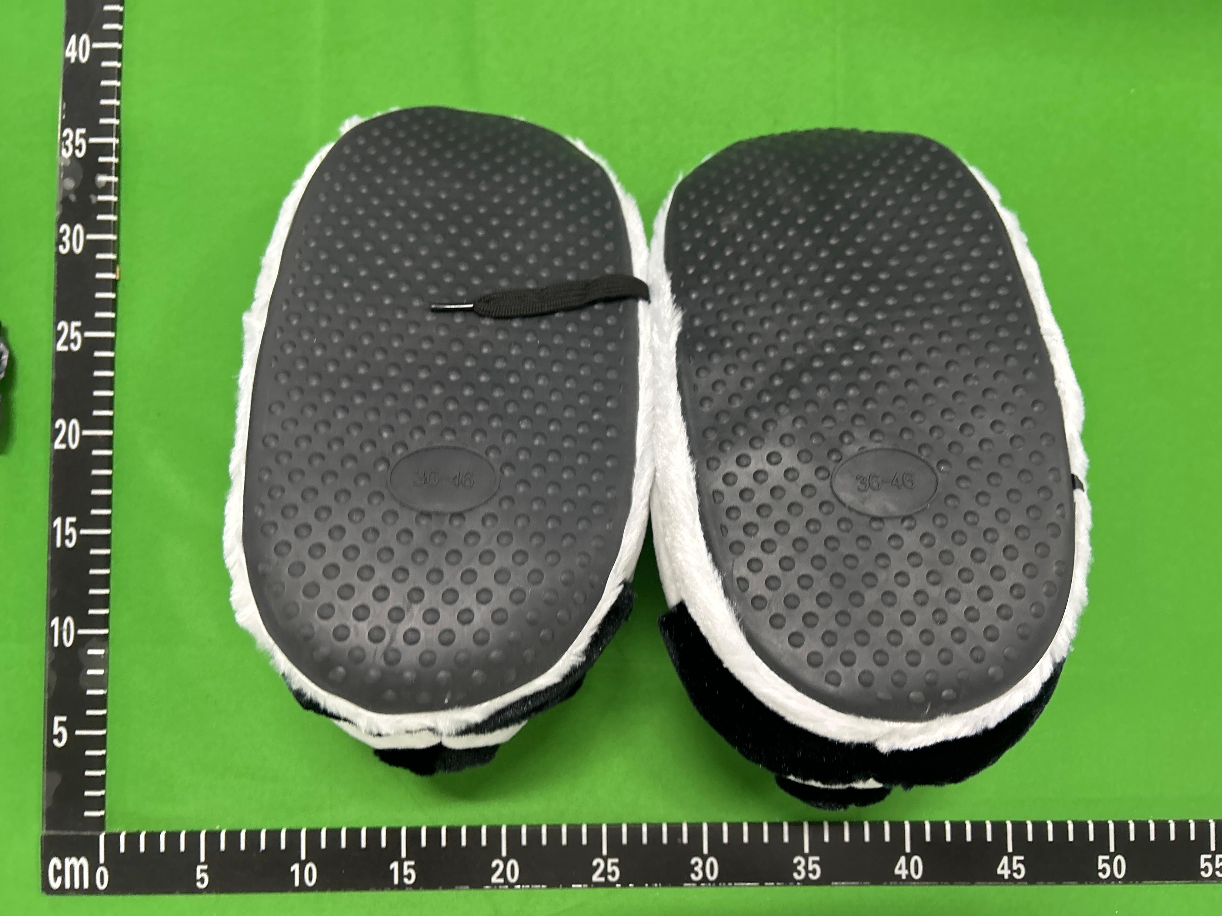 Foto QC 4 de Other AJ1 Panda Design Plush Slippers Black/White