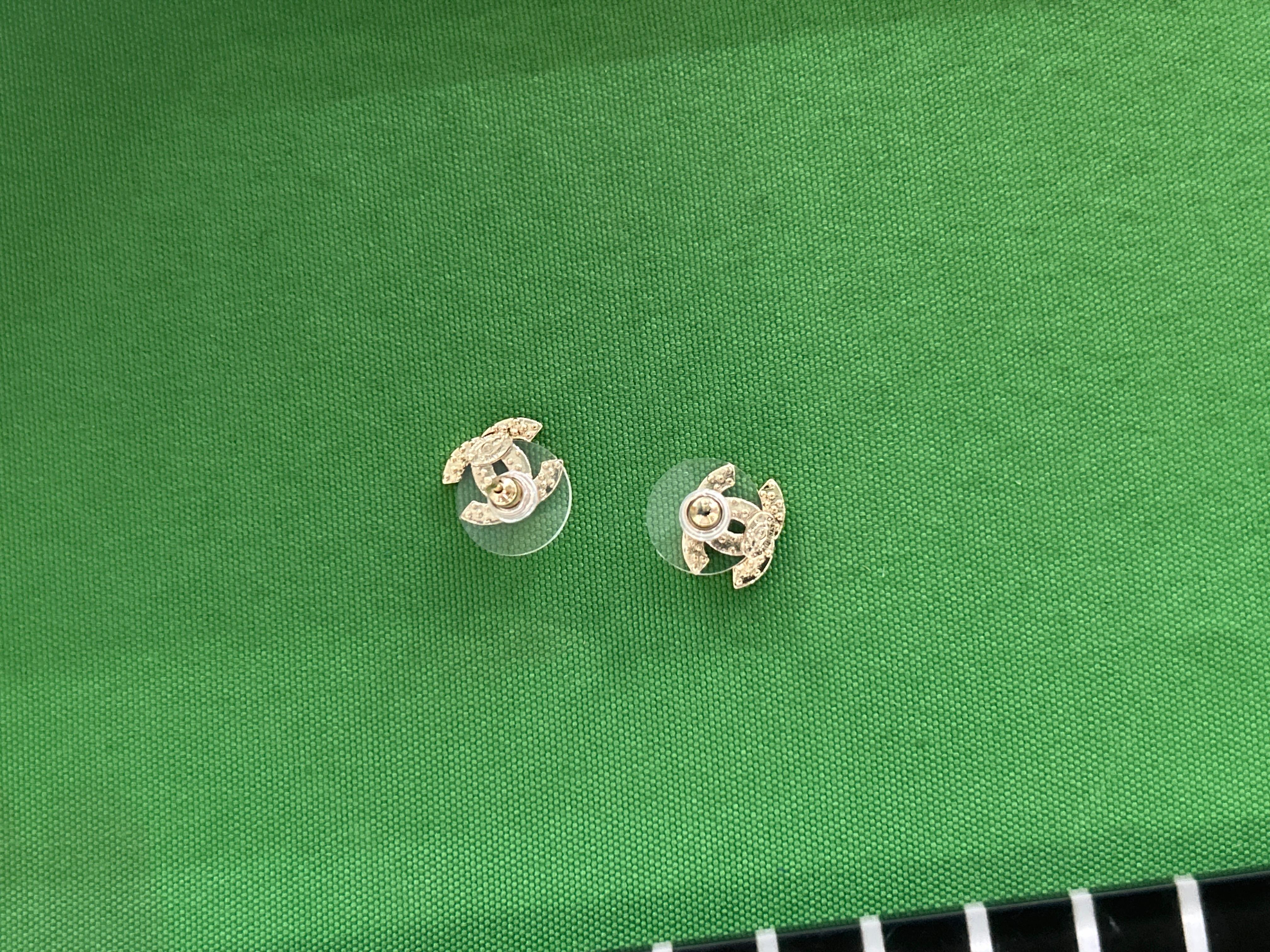 Foto QC 6 de Chanel Earrings Metal Strass Gold