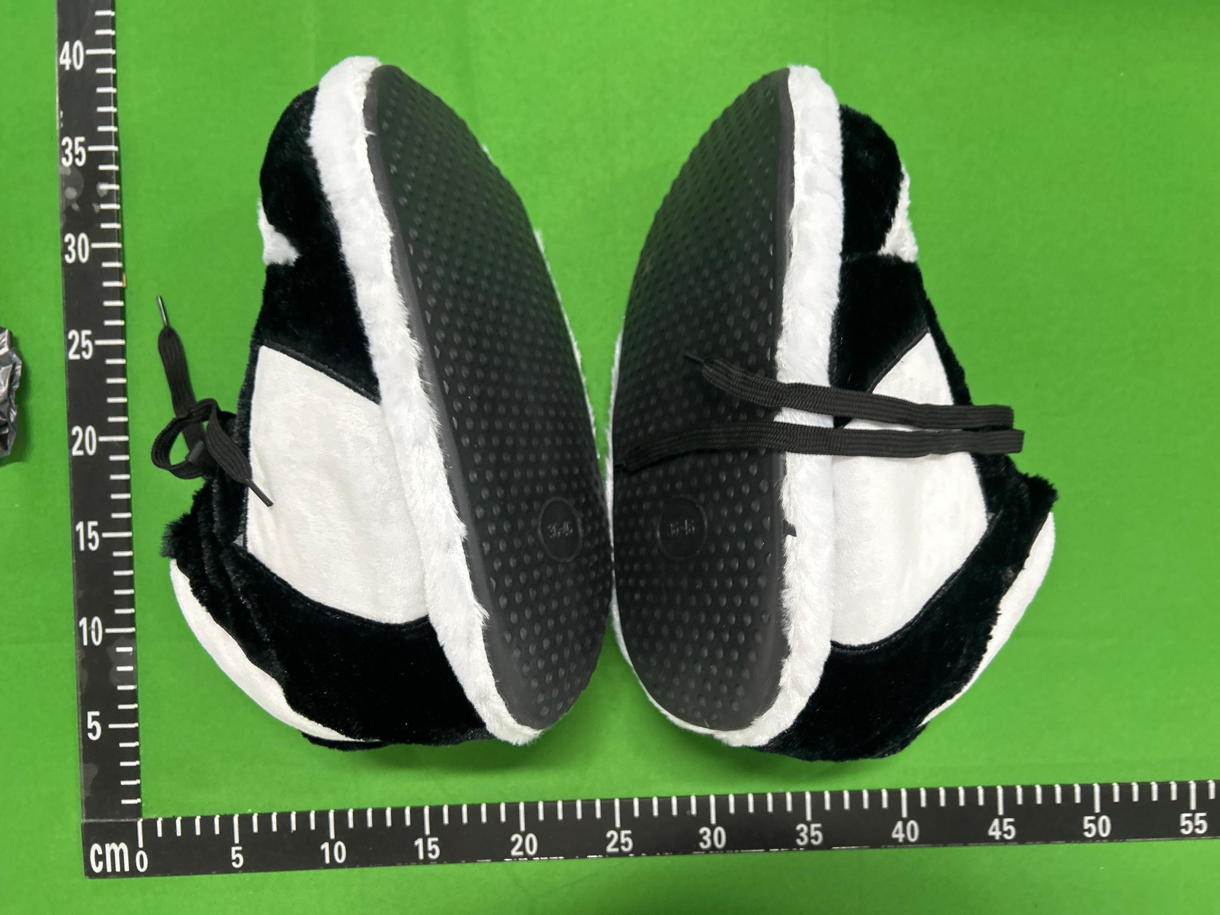 Foto QC 2 de Other AJ1 Panda Design Plush Slippers Black/White