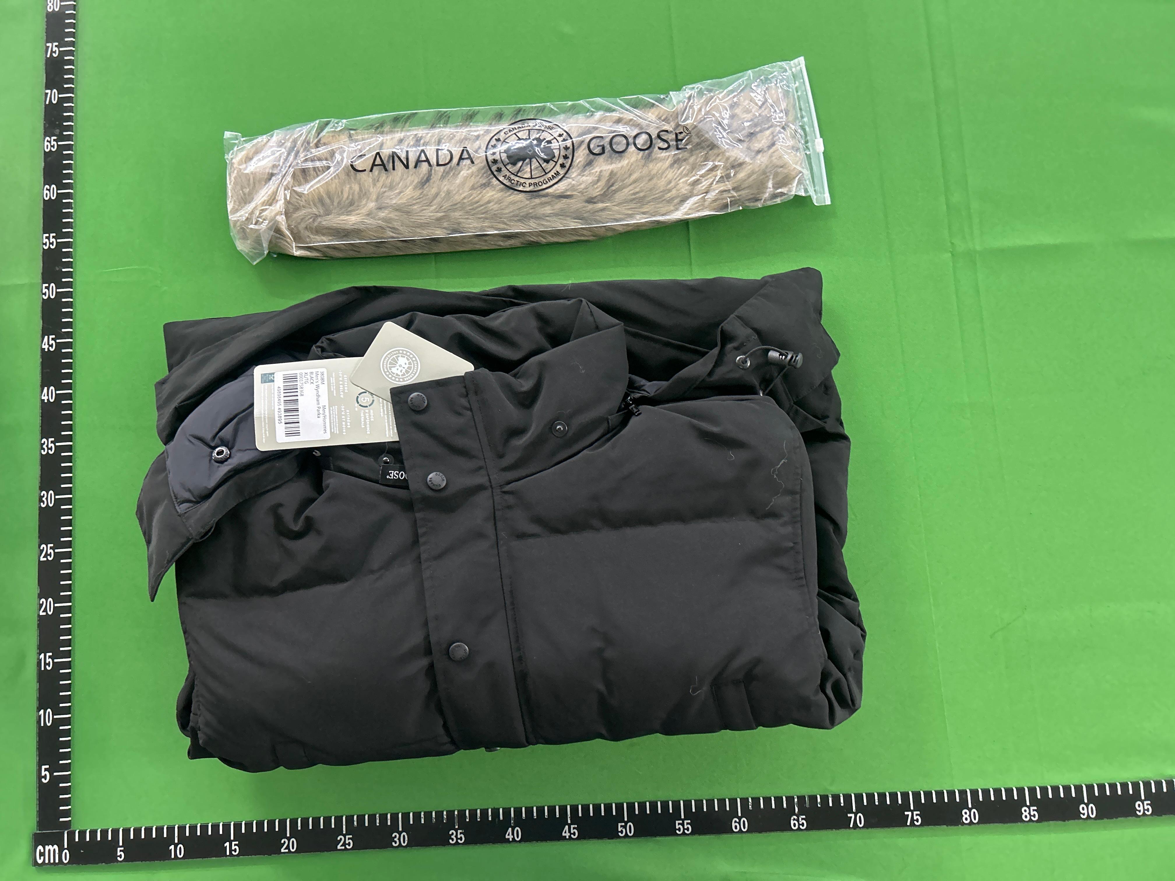 Foto QC 1 de Moose Knuckles Wyndham Down Jacket Fur Hood Black