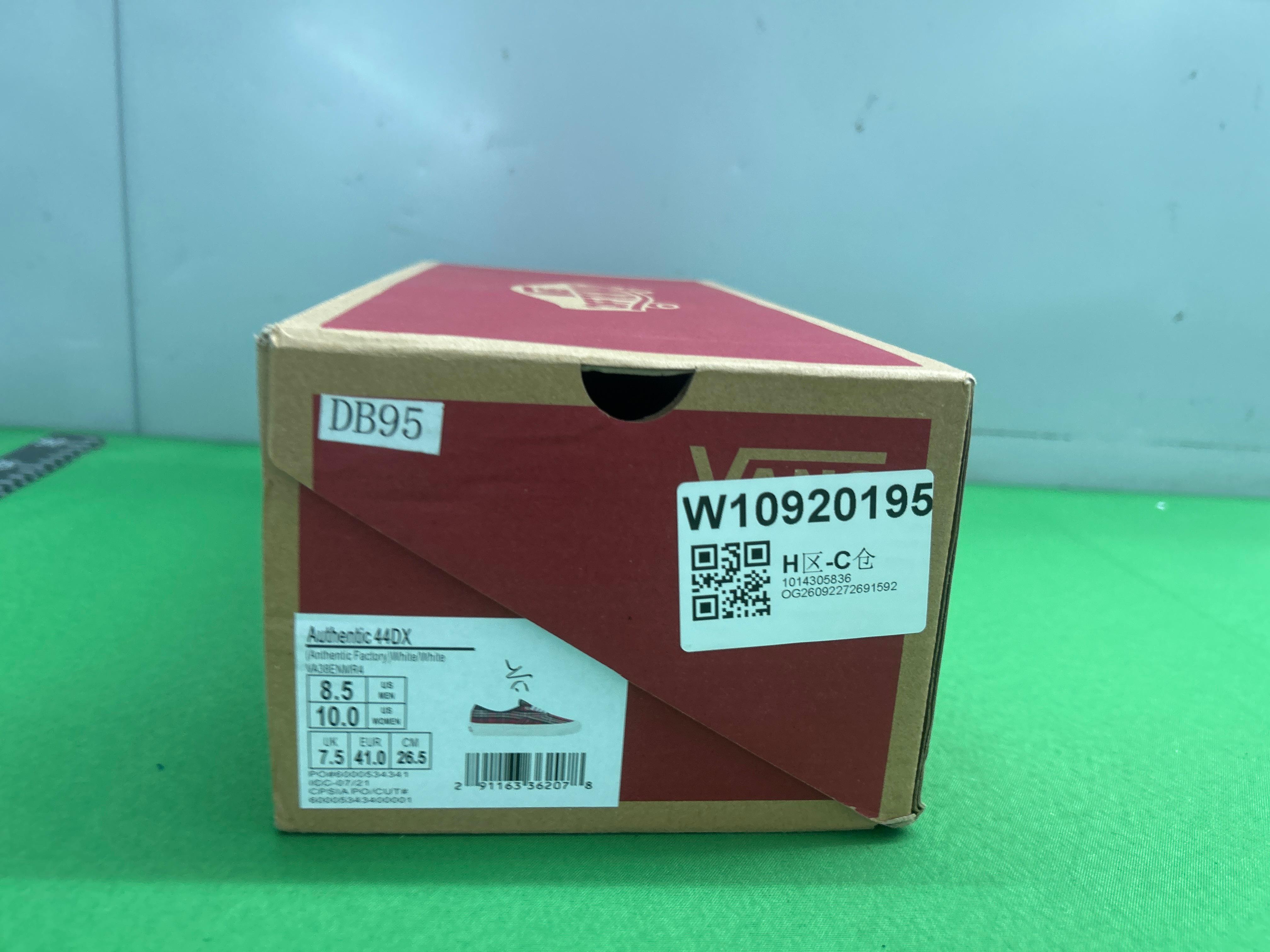 Foto QC 1 de Vans Slip-On Low True White 2406YLYTIS