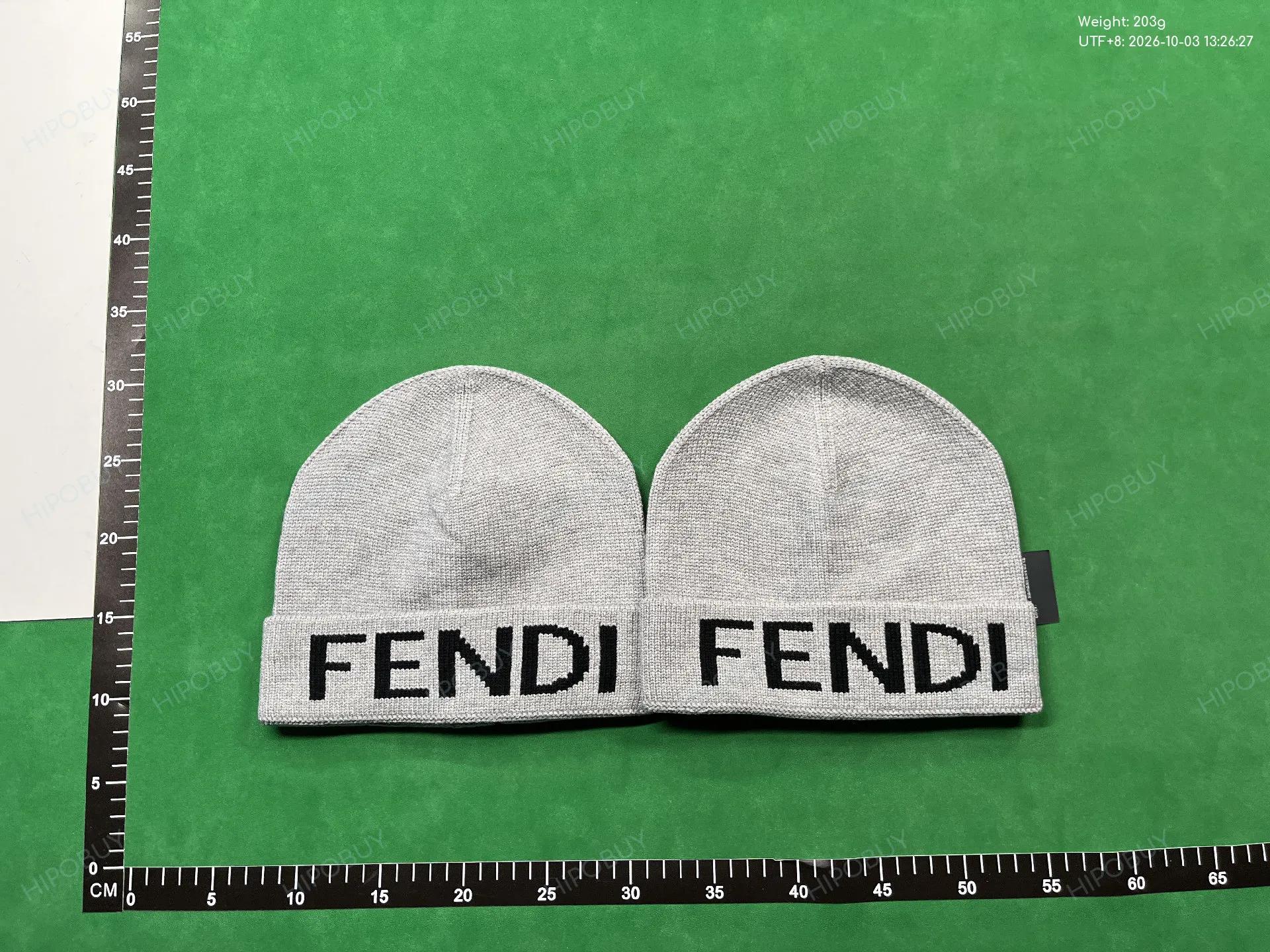 Foto QC 6 de Fendi Logo Beanie Black