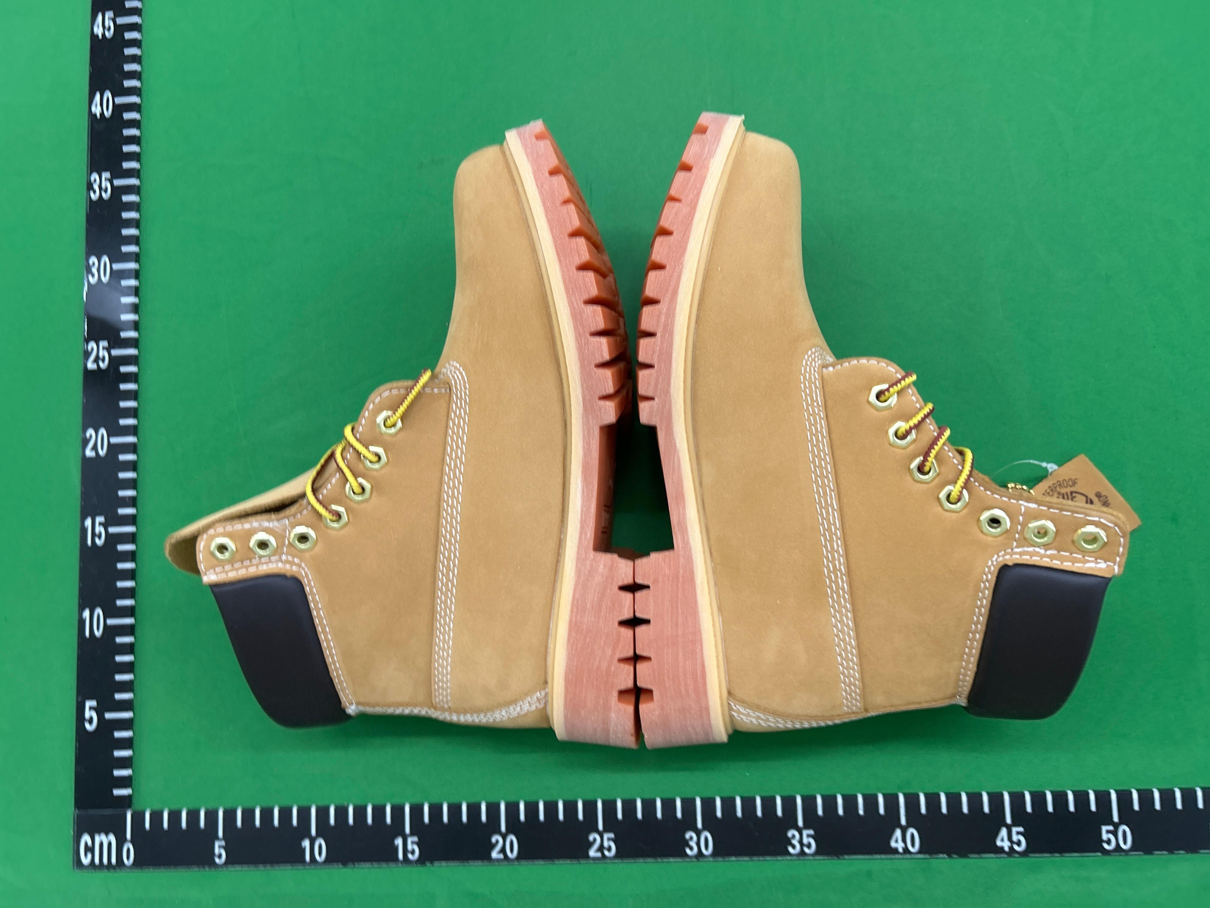 Foto QC 6 de Louis Vuitton Timberland 6-Inch Boot Monogram Nubuck Wheat