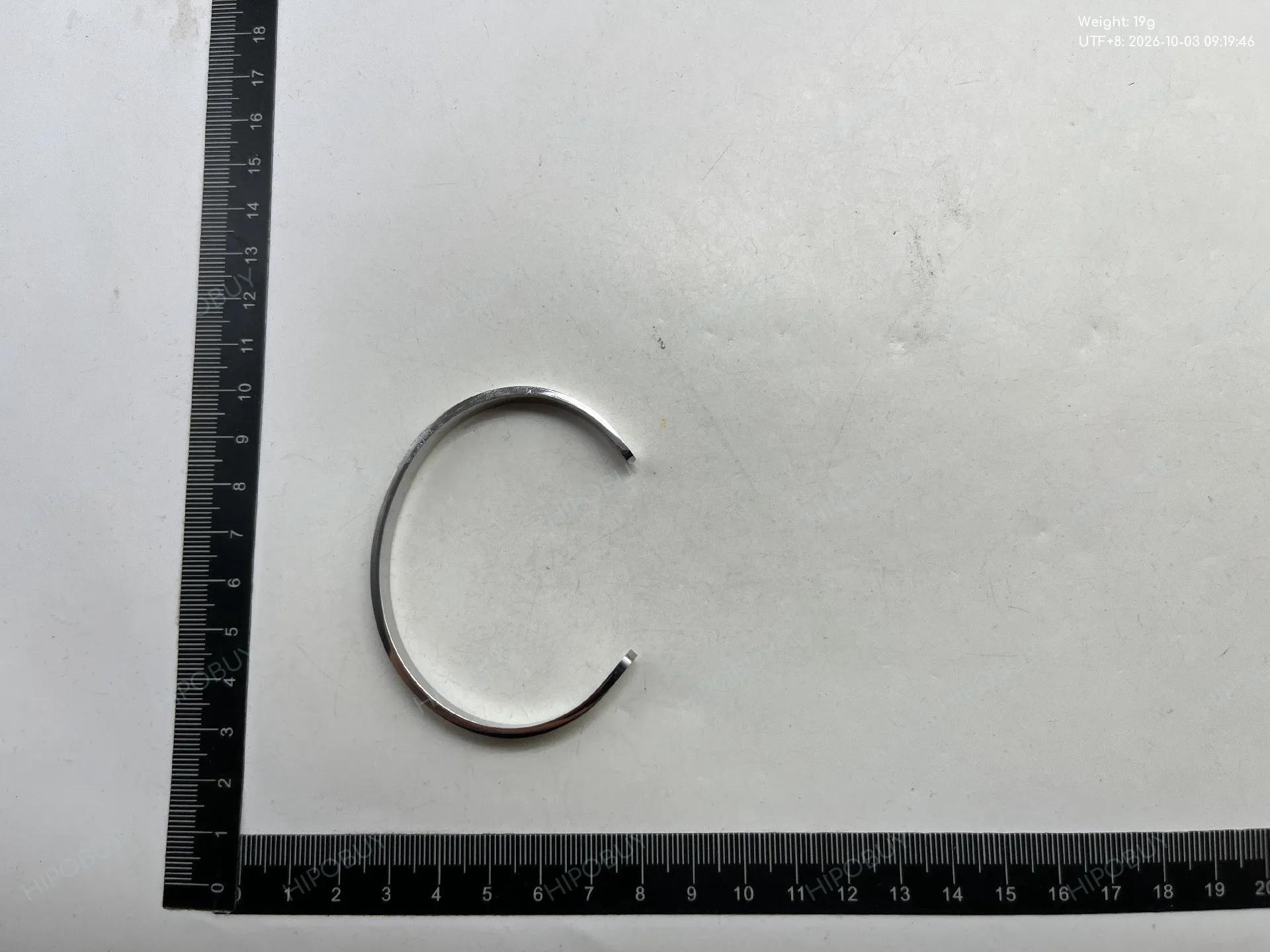 Foto QC 6 de Maison Margiela Logo Cuff Bracelet Stainless Steel Silver