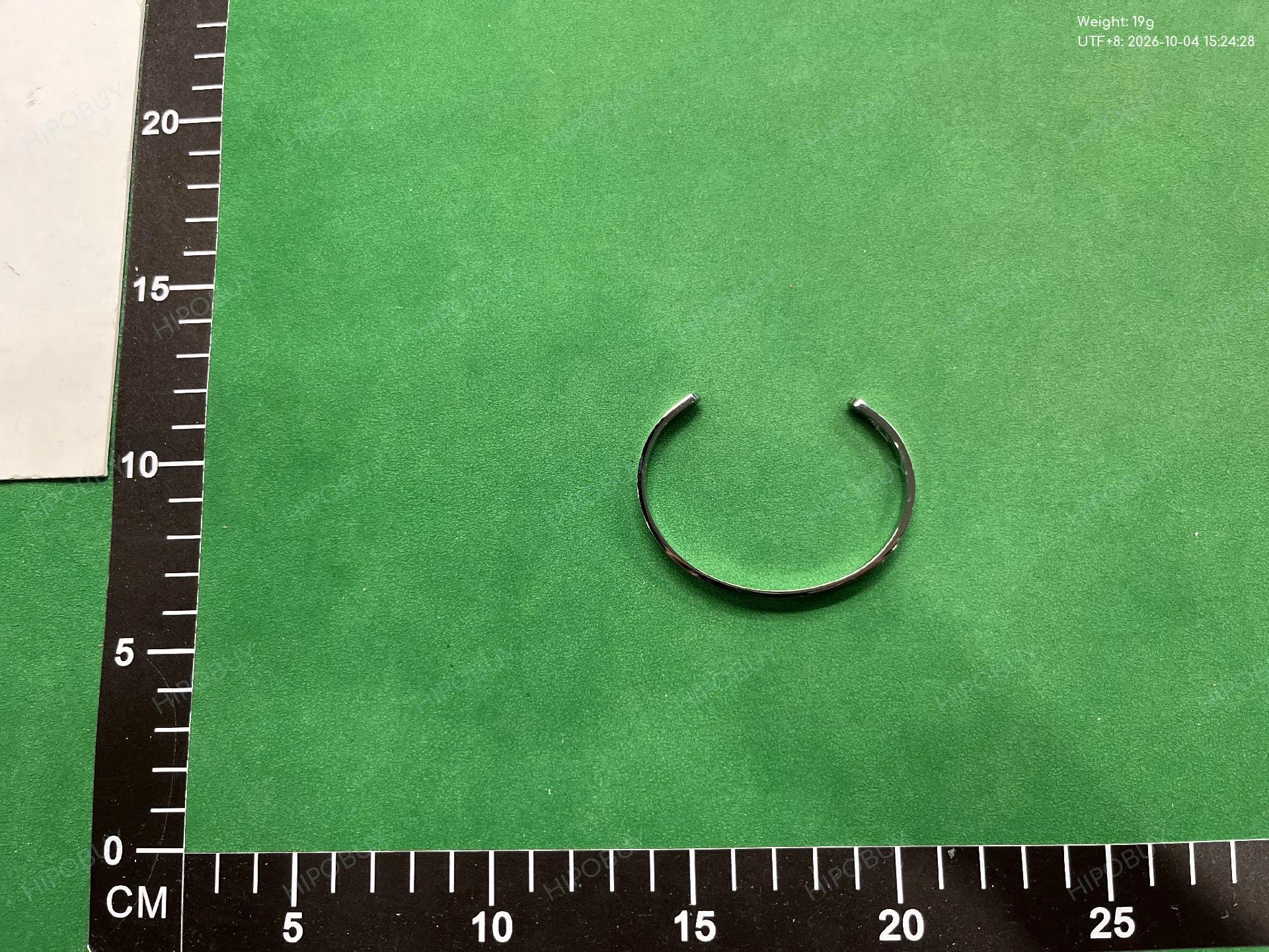 Foto QC 1 de Maison Margiela Logo Cuff Bracelet Stainless Steel Silver