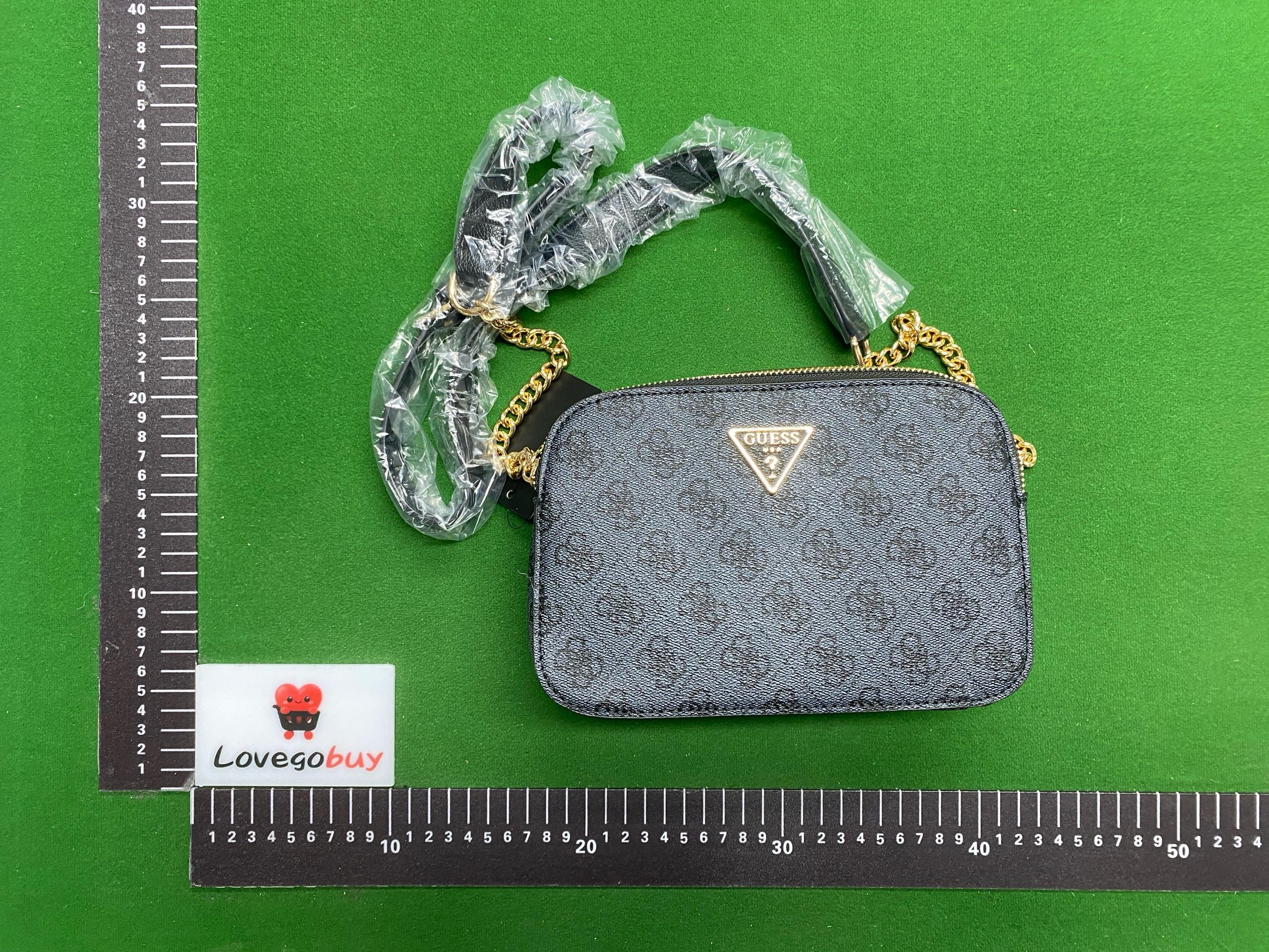 Foto QC 2 de Guess Noelle Camera Crossbody Bag Coal Logo