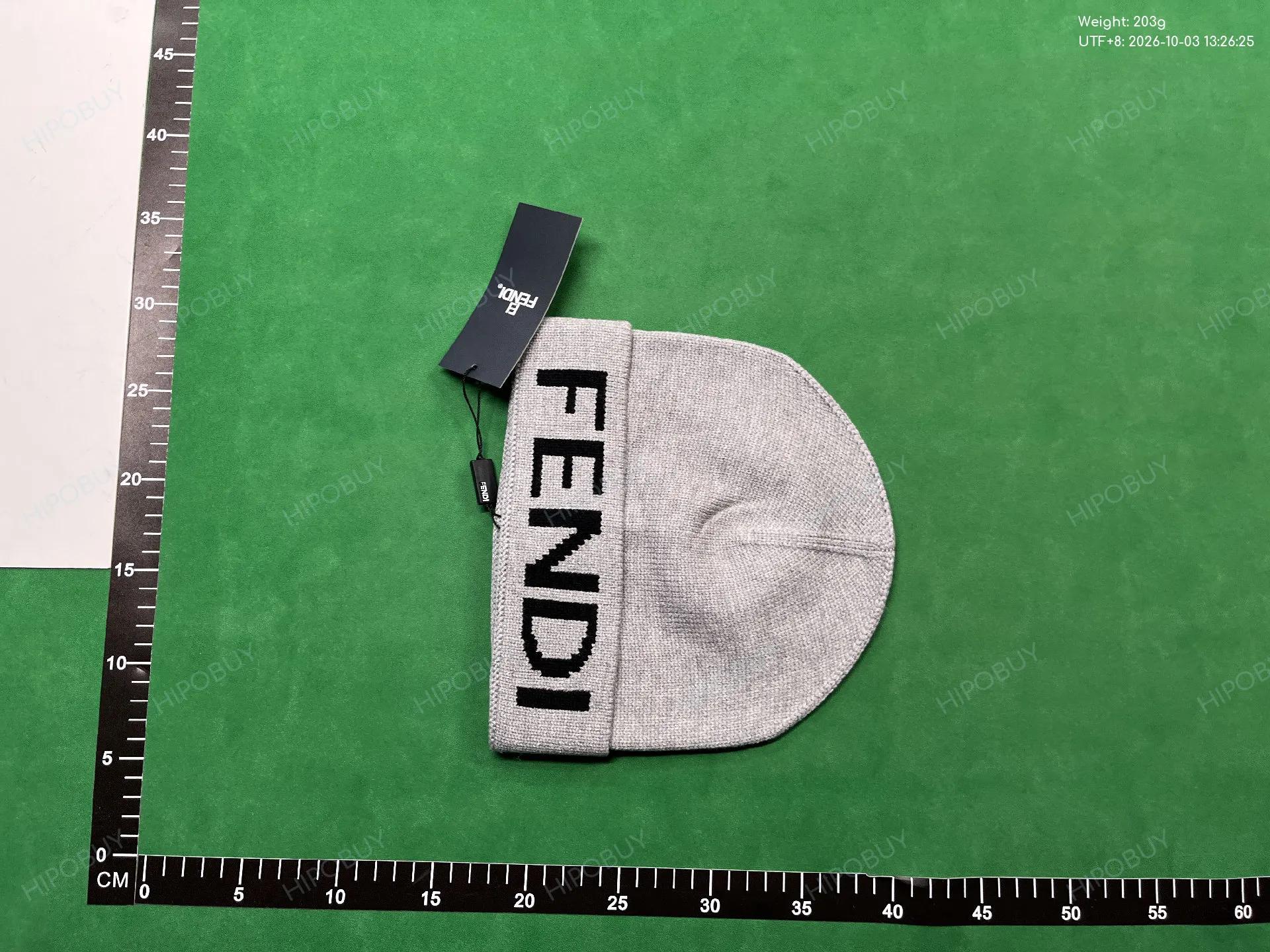 Foto QC 4 de Fendi Logo Beanie Black