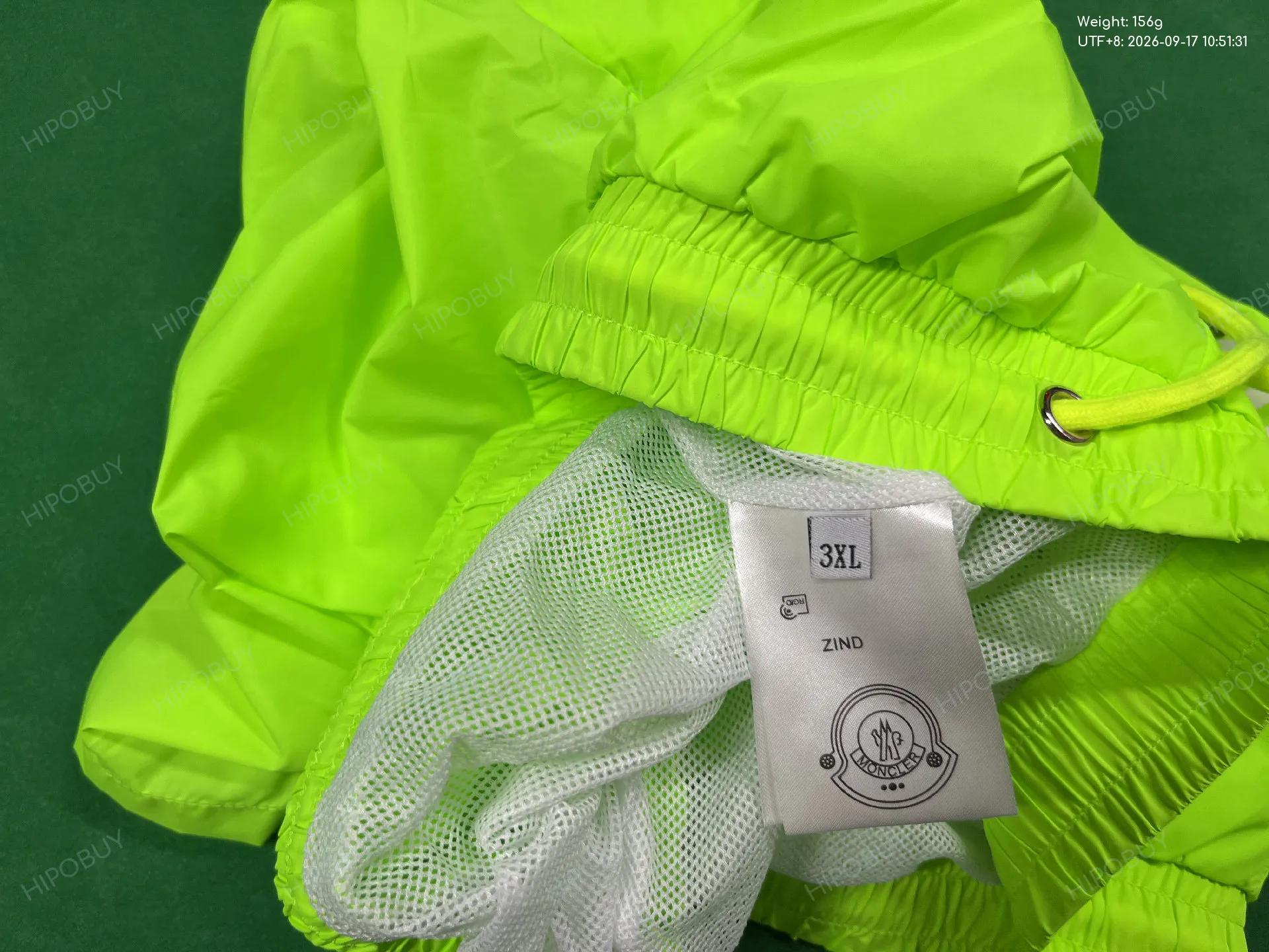 Foto QC 5 de Moncler Board Shorts Side Logo Neon Green