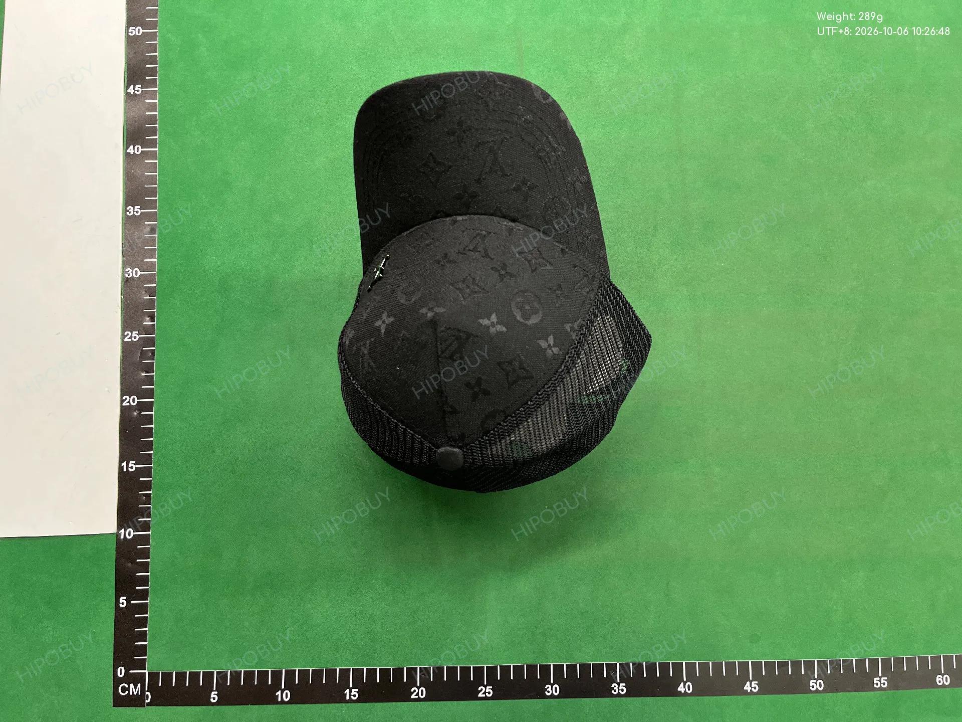 Foto QC 5 de Louis Vuitton Monogram Cap Black
