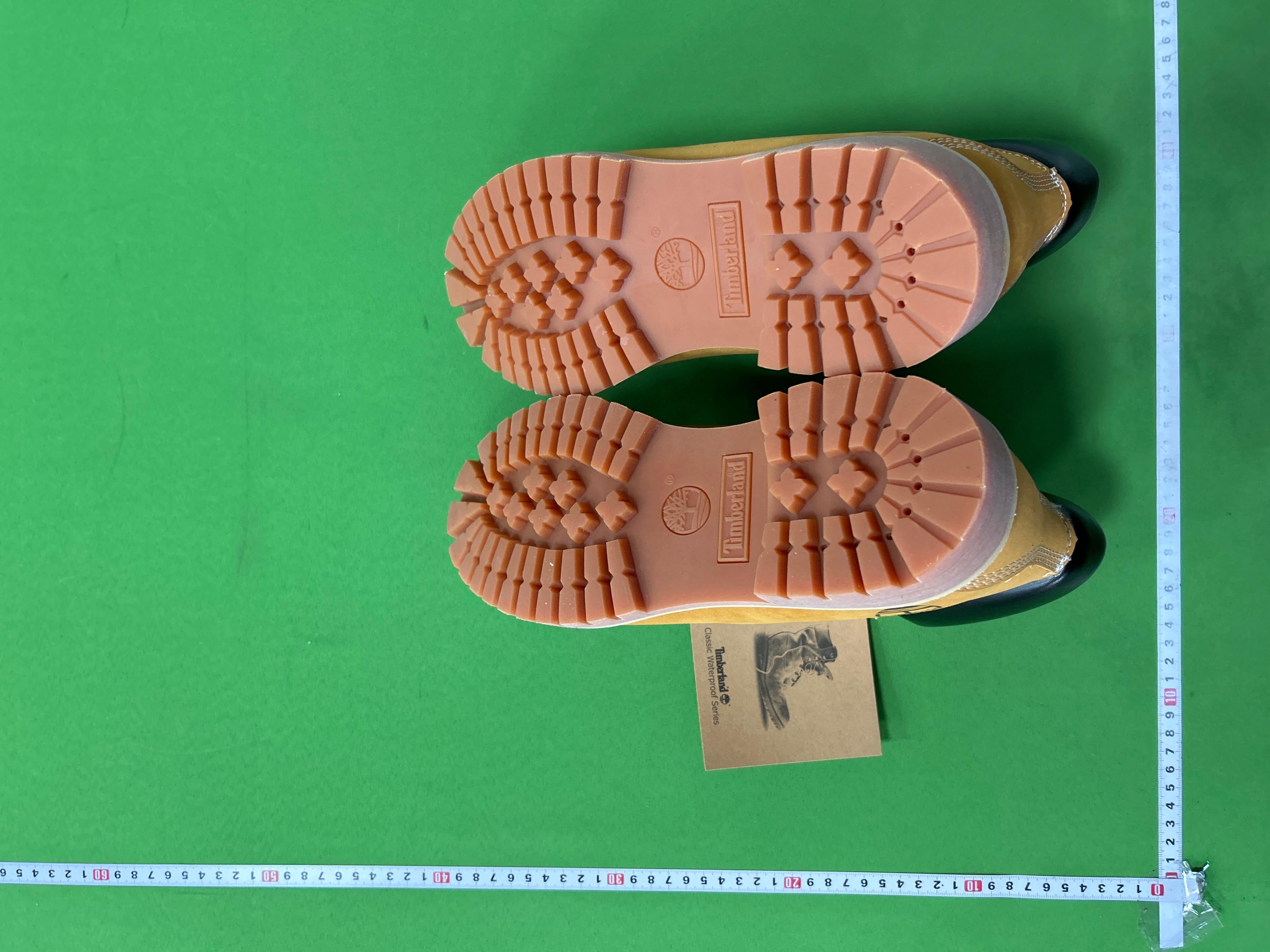Foto QC 4 de Louis Vuitton LV x Timberland 6-Inch Ankle Boot Black Nubuck Monogram Embossed