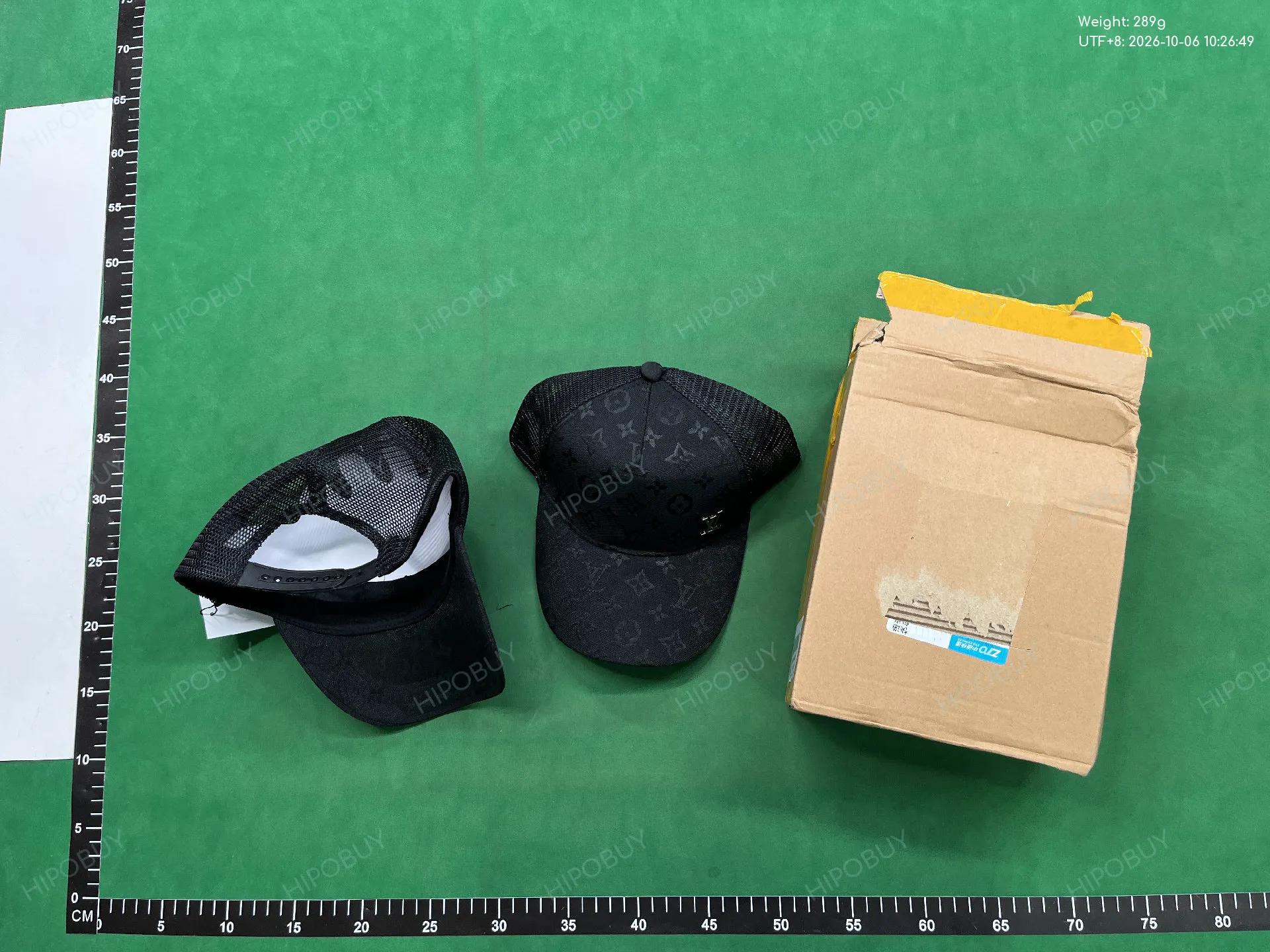 Foto QC 6 de Louis Vuitton Monogram Cap Black