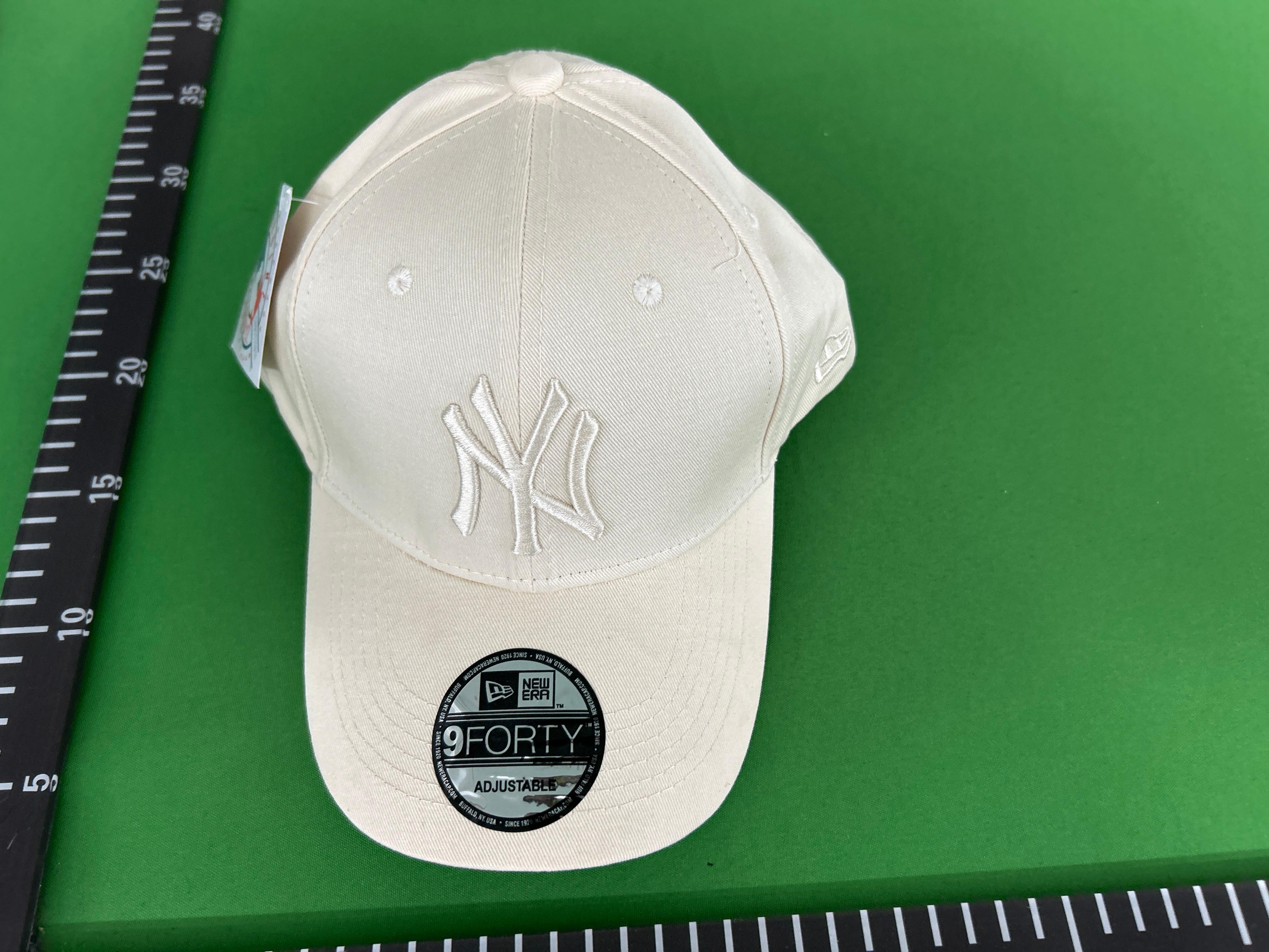 Foto QC 4 de New Era New York Yankees 9FORTY Cap Maroon