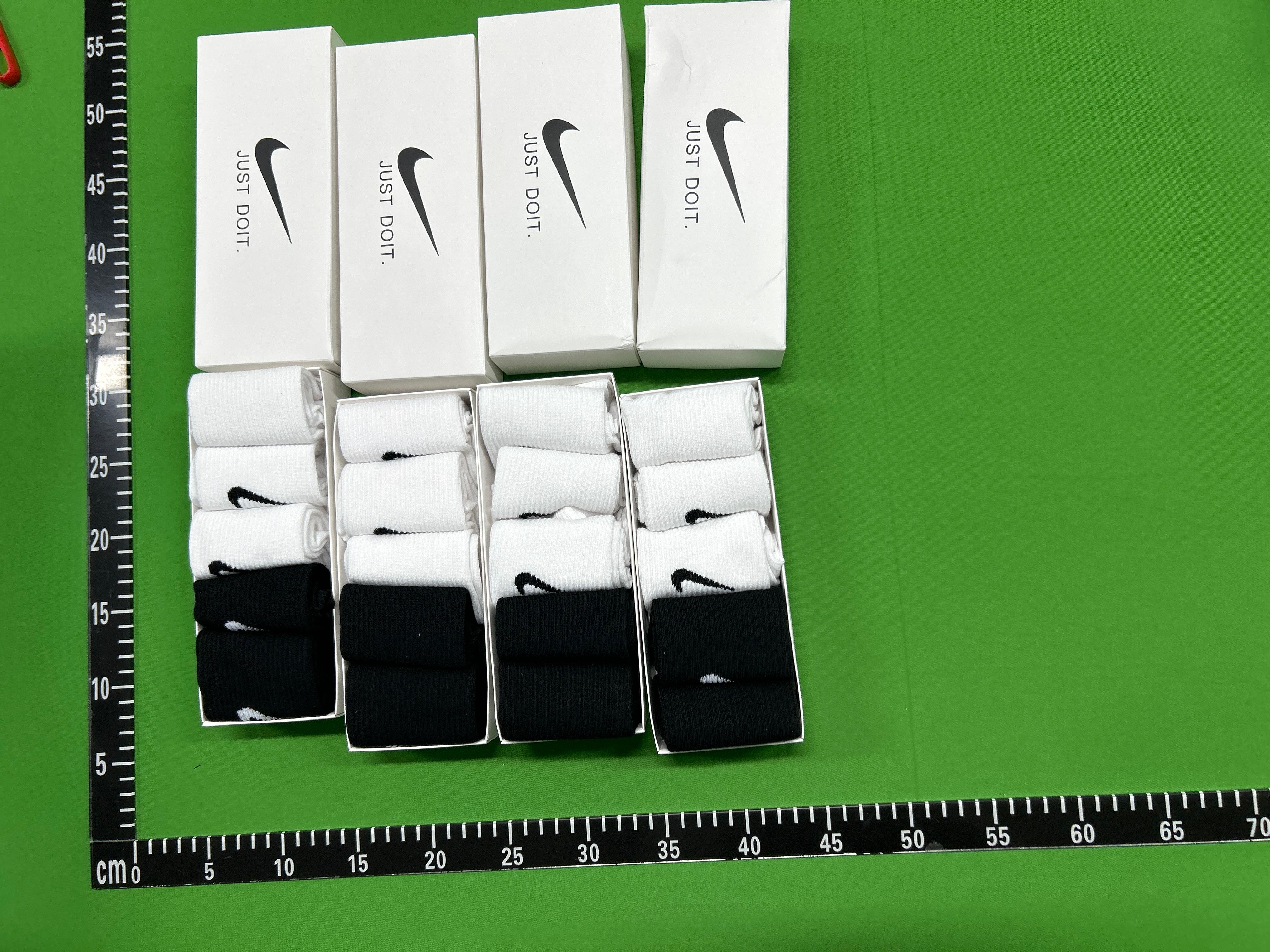 Foto QC 8 de Other Crew Socks 5-Pair Gift Box Just Doi Multicolor