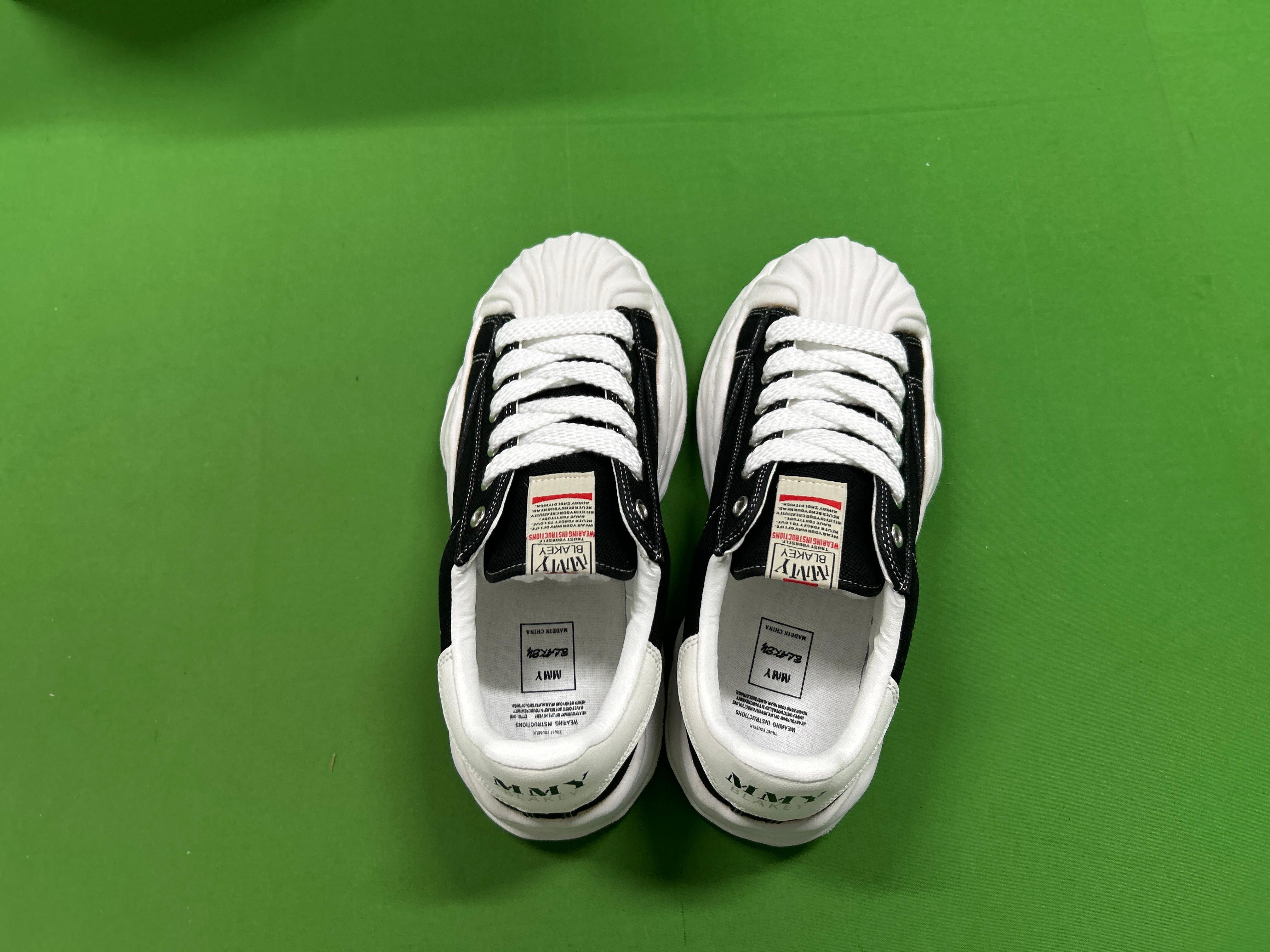 Foto QC 8 de Maison Mihara Yasuhiro Blakey Low Canvas White Black A08FW735