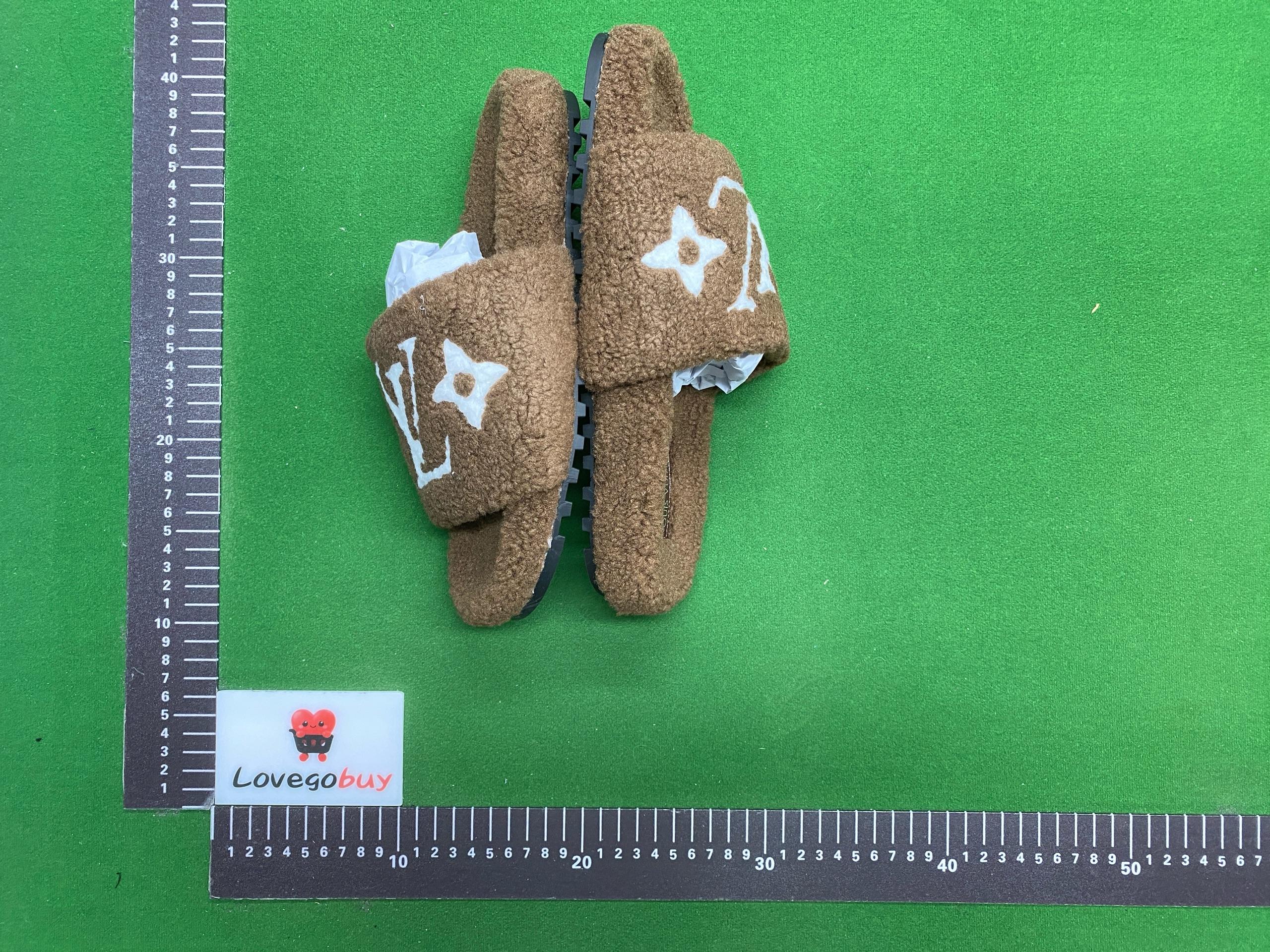 Foto QC 1 de Louis Vuitton Paseo Flat Comfort Sandal Shearling White Pink