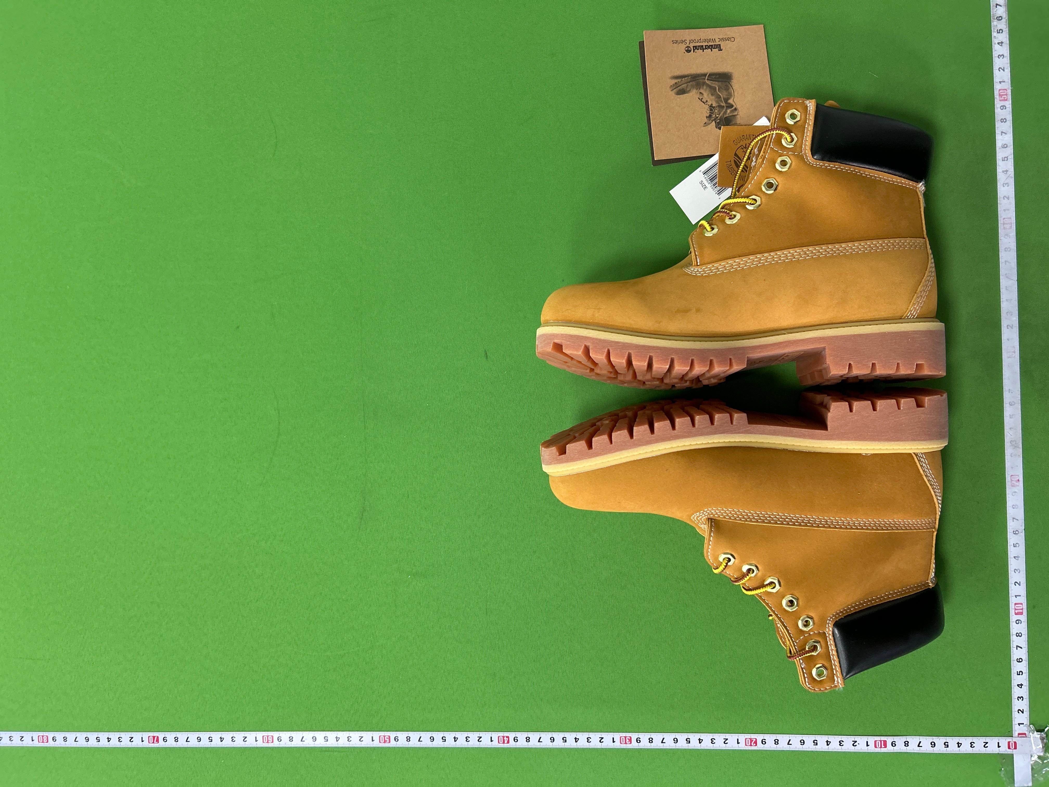 Foto QC 2 de Louis Vuitton LV x Timberland 6-Inch Ankle Boot Black Nubuck Monogram Embossed