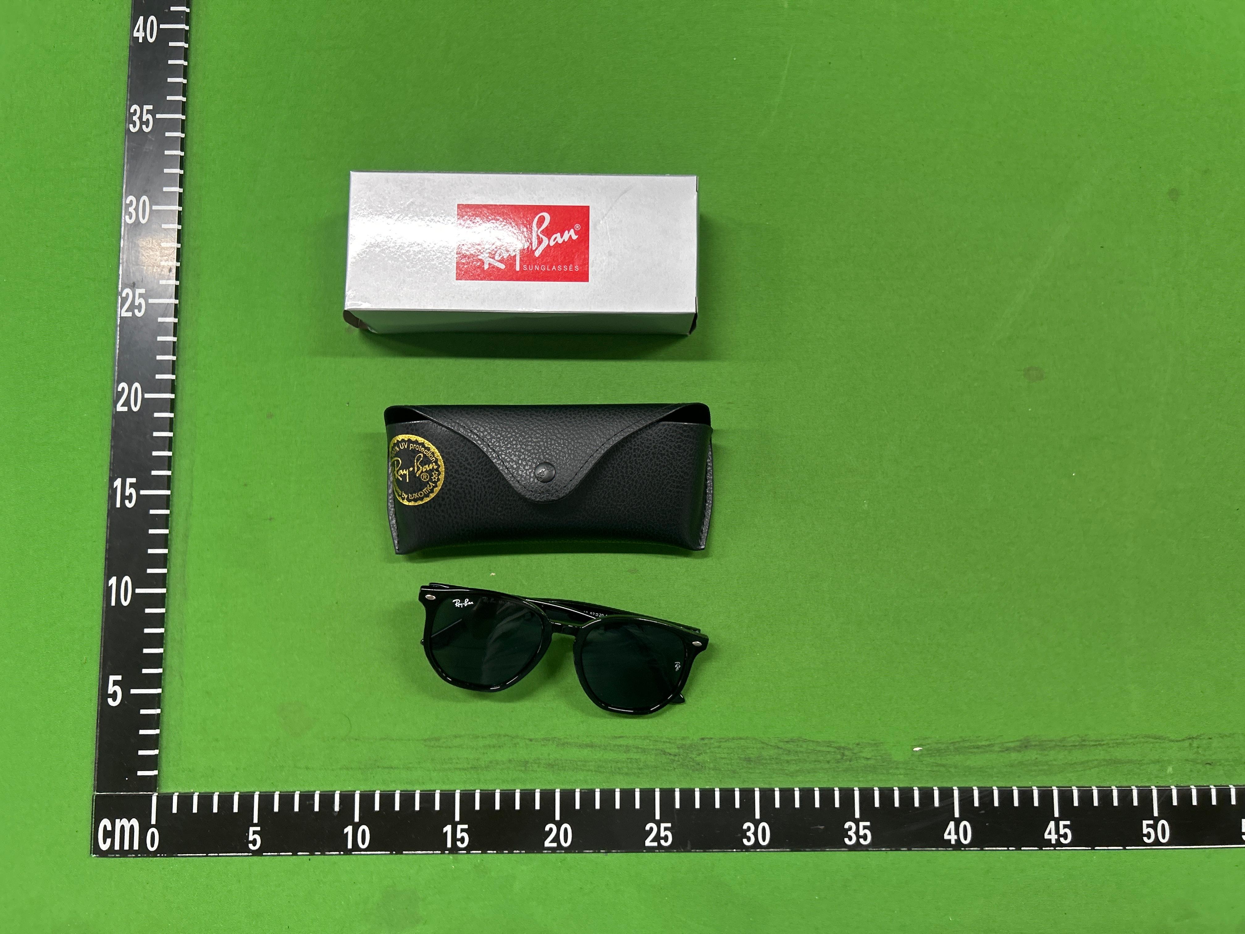 Foto QC 1 de Ray-Ban Round-Frame Acetate Sunglasses Black Purple Gradient (RB4171)