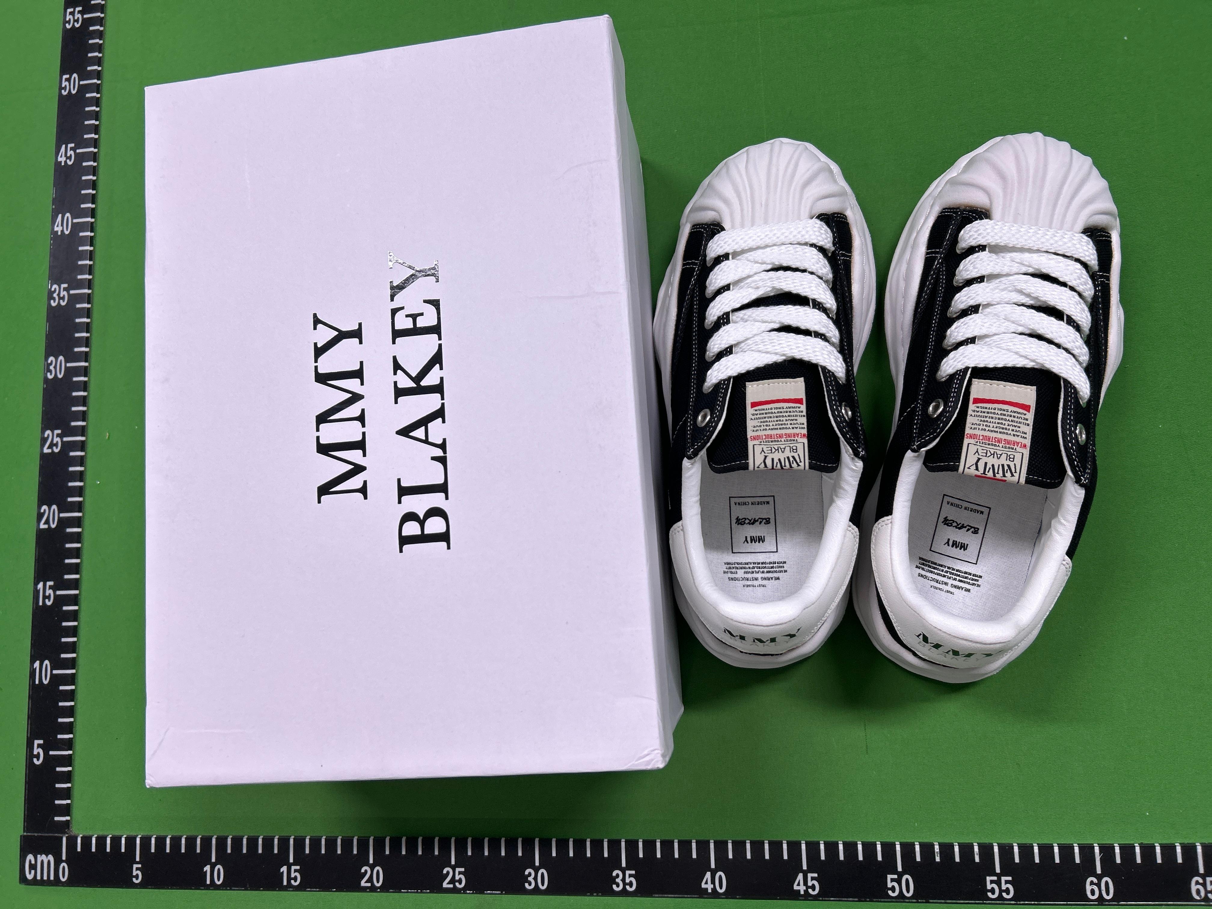 Foto QC 7 de Maison Mihara Yasuhiro Blakey Low Canvas White Black A08FW735