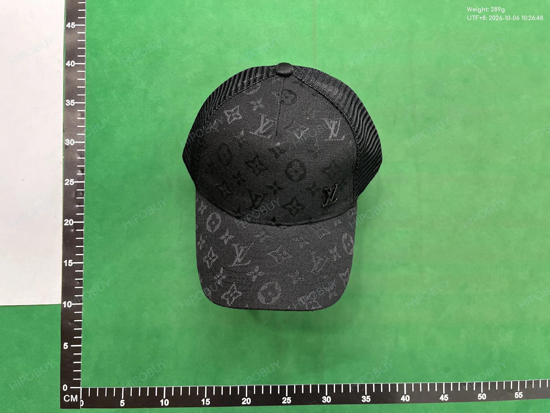 Foto QC 4 de Louis Vuitton Monogram Cap Black