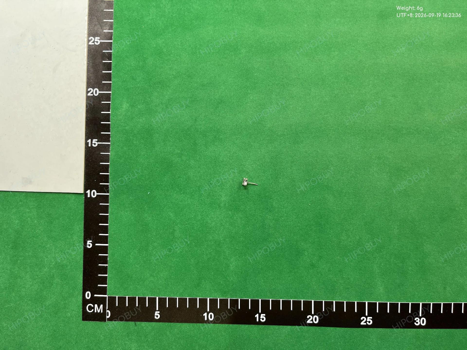 Foto QC 8 de Louis Vuitton Stud Earrings Metal Strass Silver