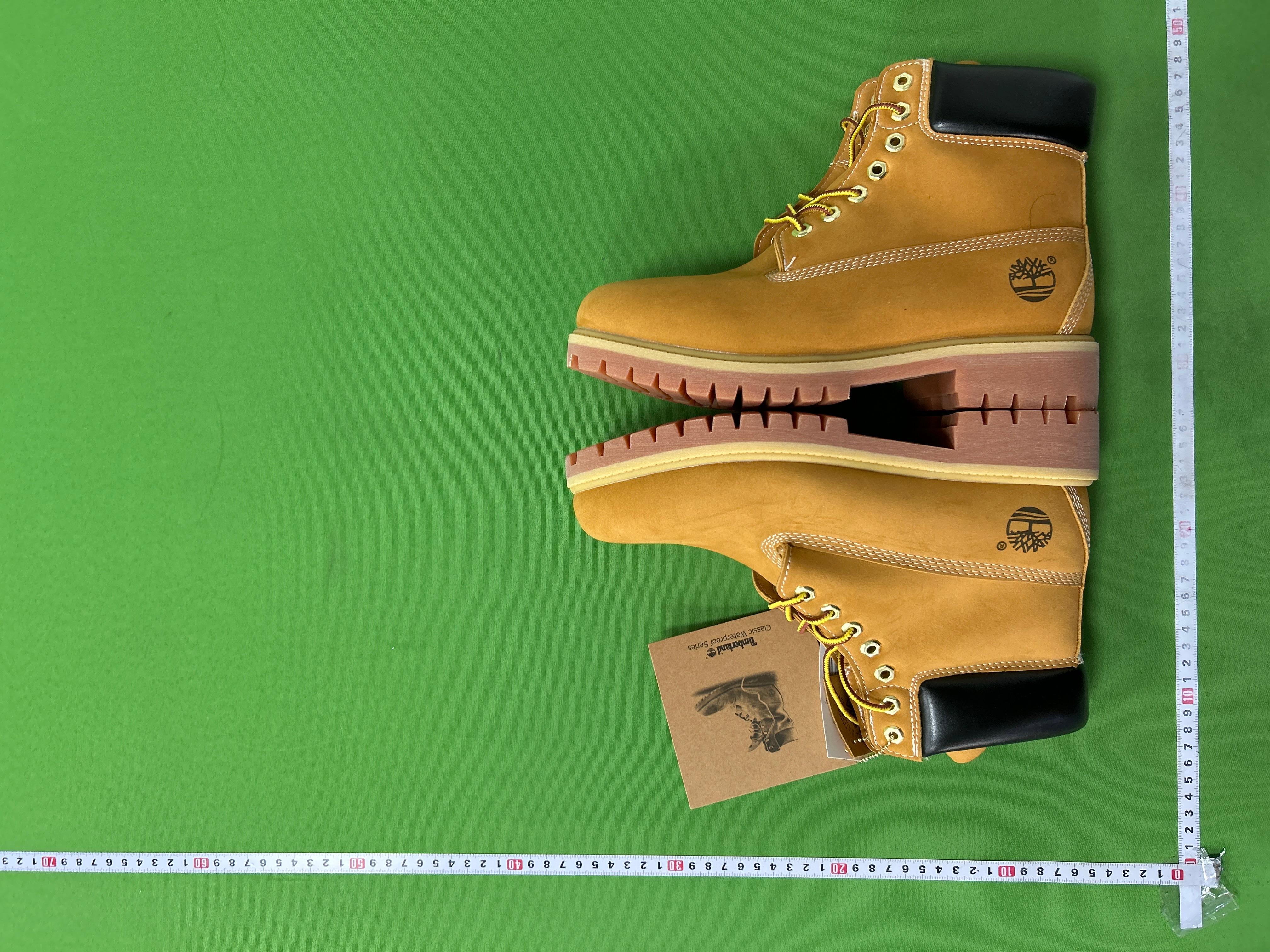 Foto QC 3 de Louis Vuitton LV x Timberland 6-Inch Ankle Boot Black Nubuck Monogram Embossed