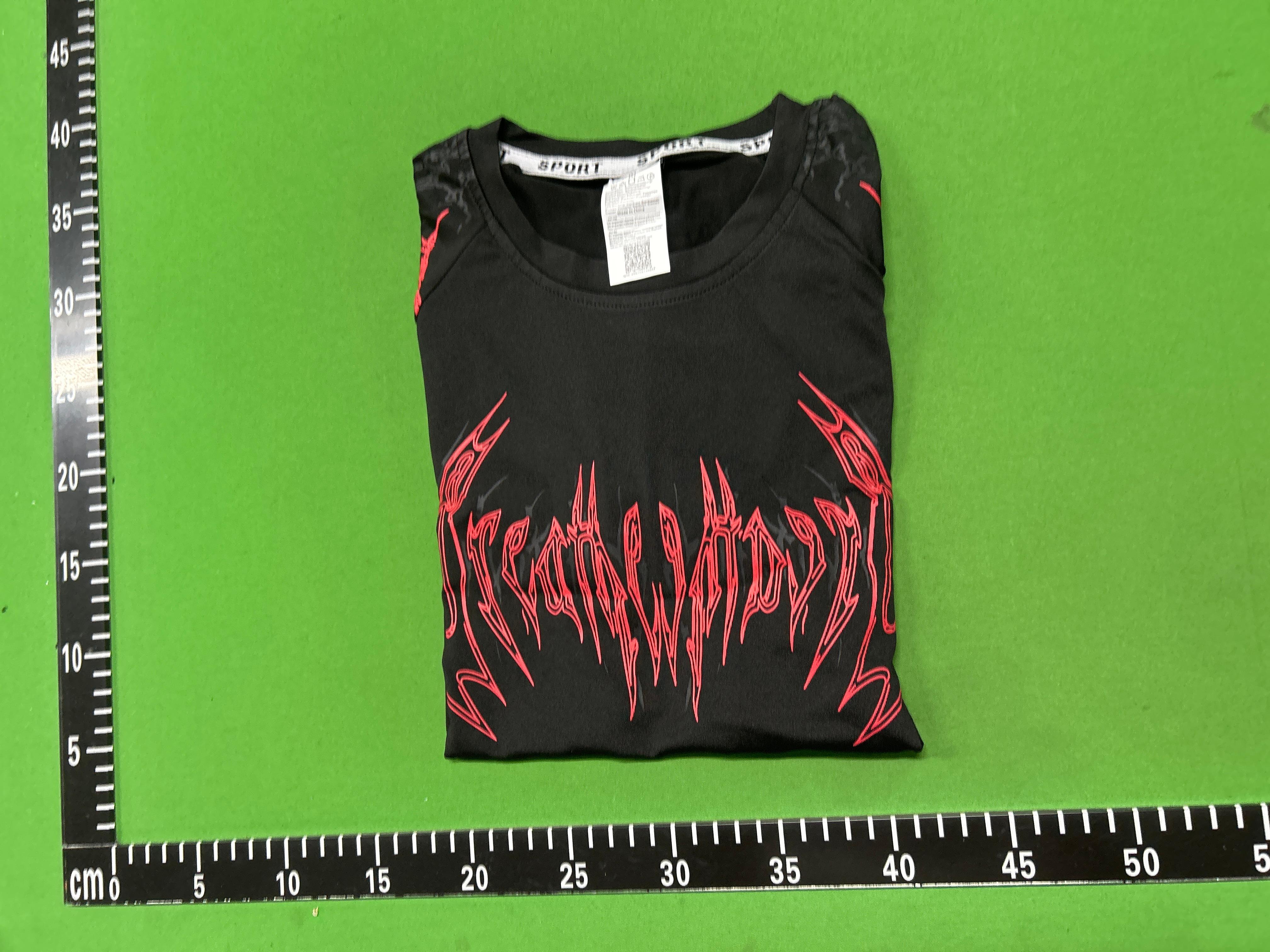 Foto QC 5 de Breathedivinity T-shirt Gothic Cross Graphic White