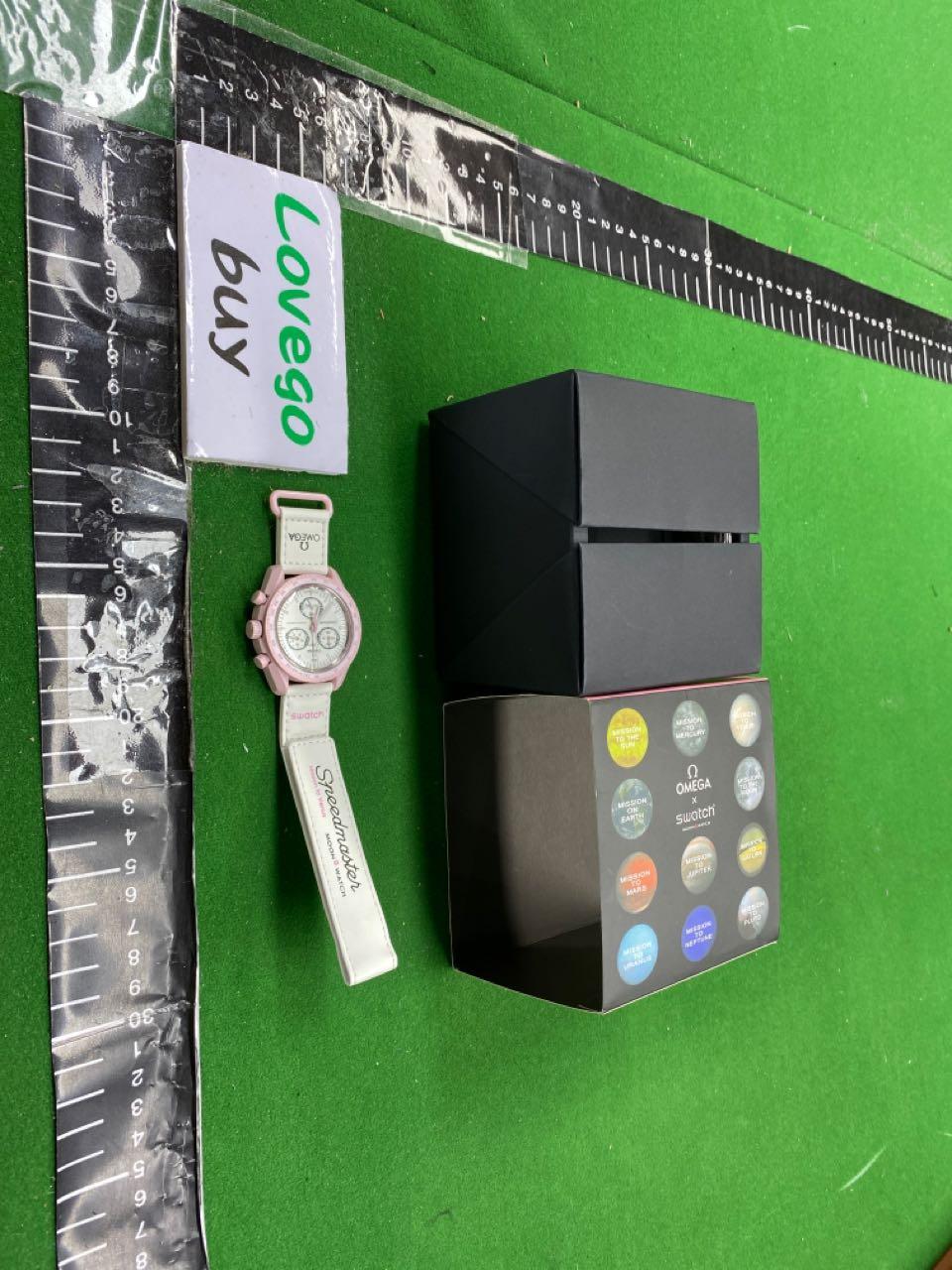 Foto QC 3 de Swatch x Omega Bioceramic MoonSwatch Mission to the Moon SO33M100