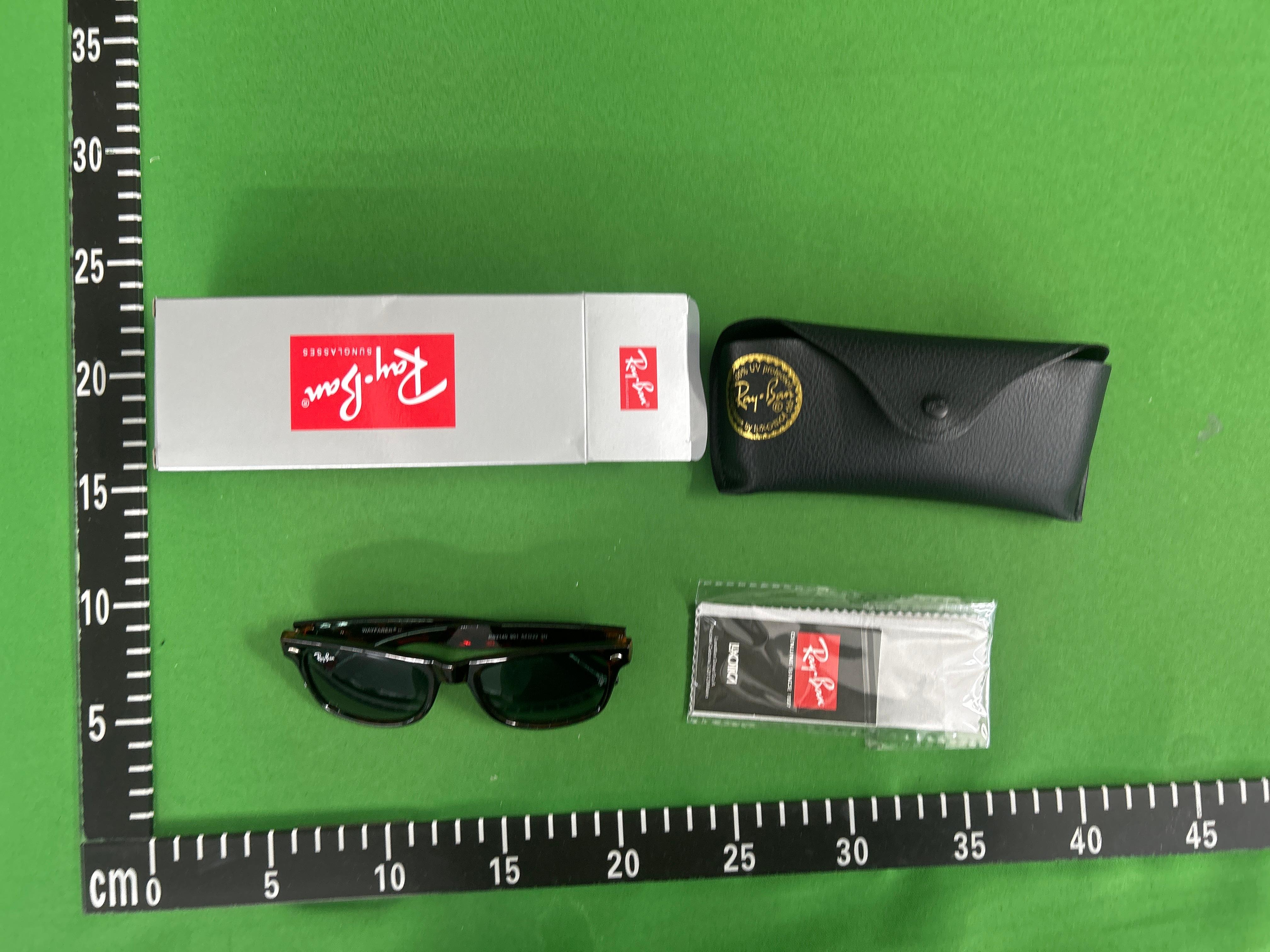 Foto QC 1 de Ray-Ban Wayfarer Acetate Sunglasses Black Green (RB2140 901)