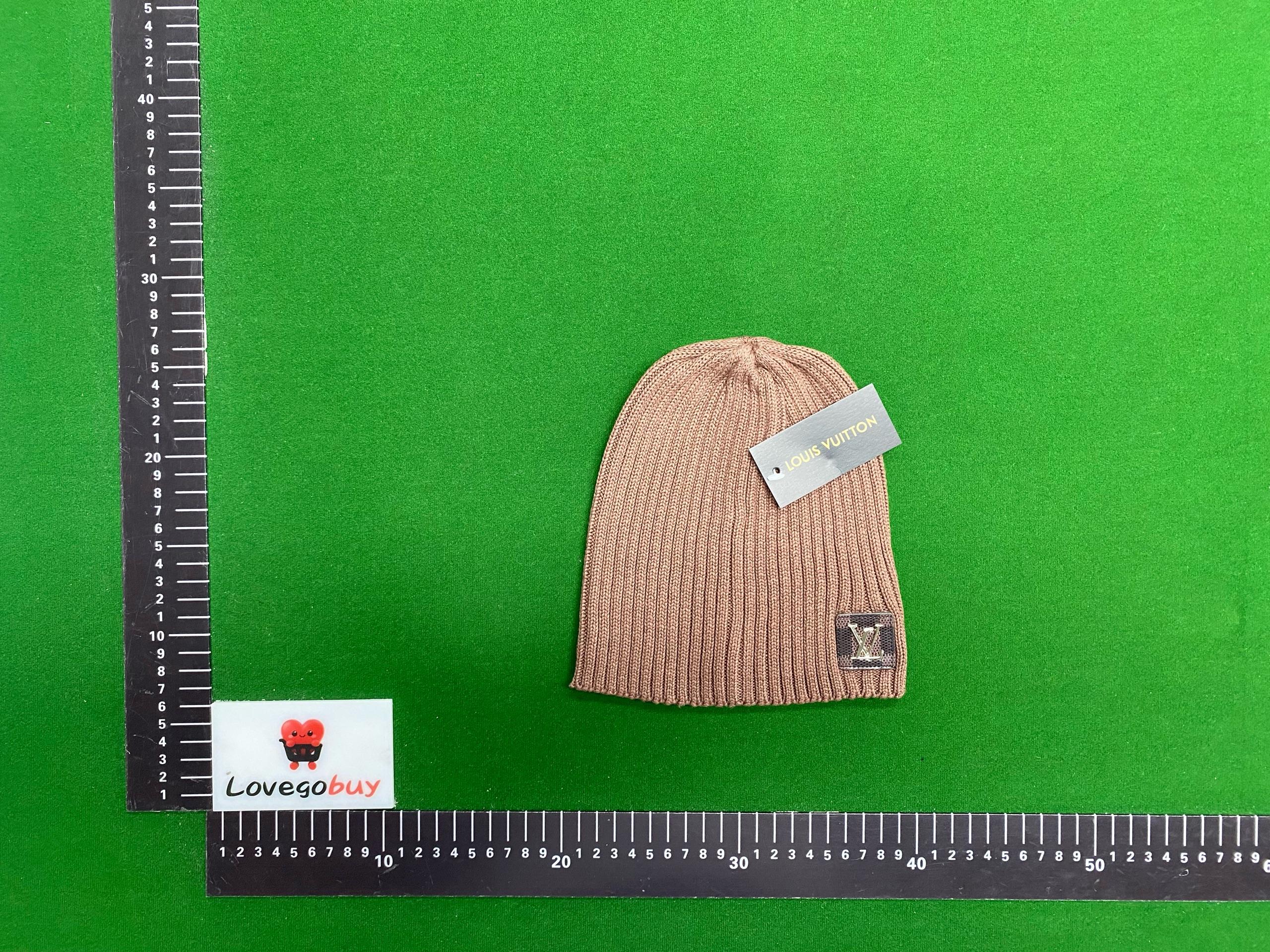 Foto QC 1 de Louis Vuitton Damier Patch Beanie Brown