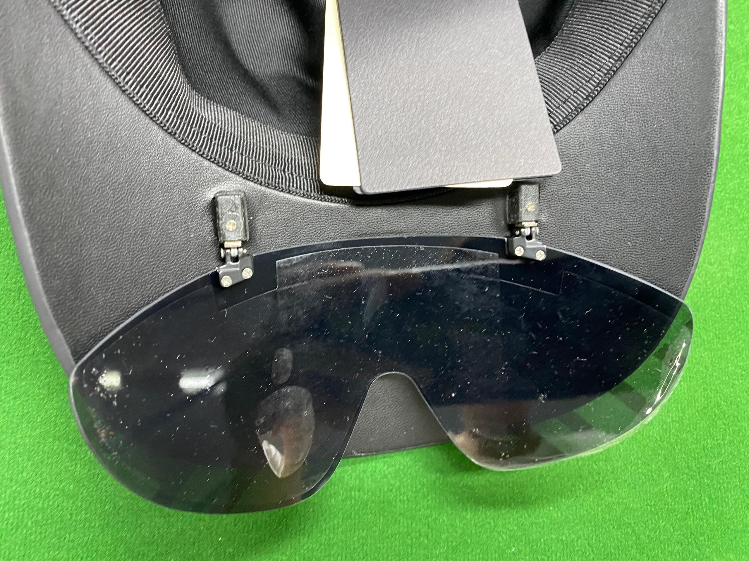 Foto QC 8 de Burberry Equestrian Knight Check Bucket Hat Black