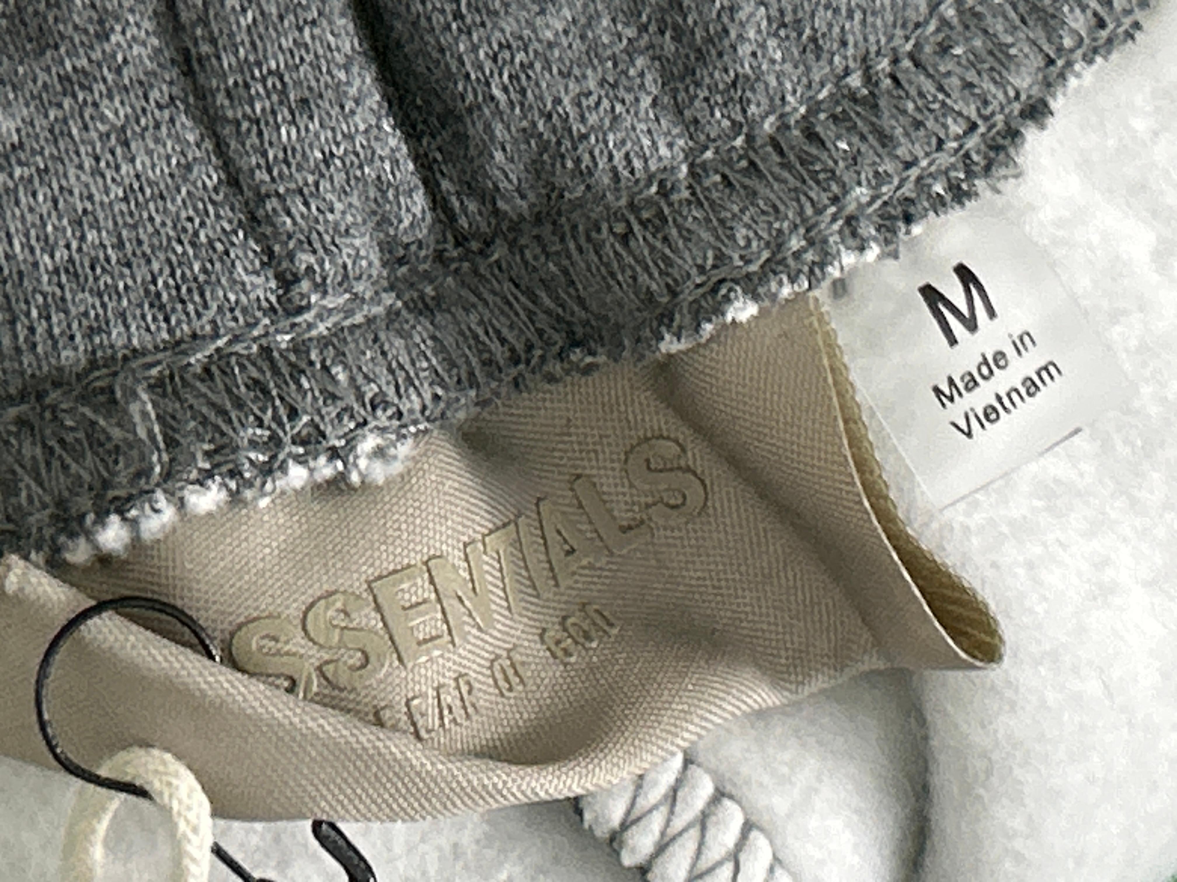 Foto QC 6 de Fear of God Essentials Hoodie Silicone Logo Coral