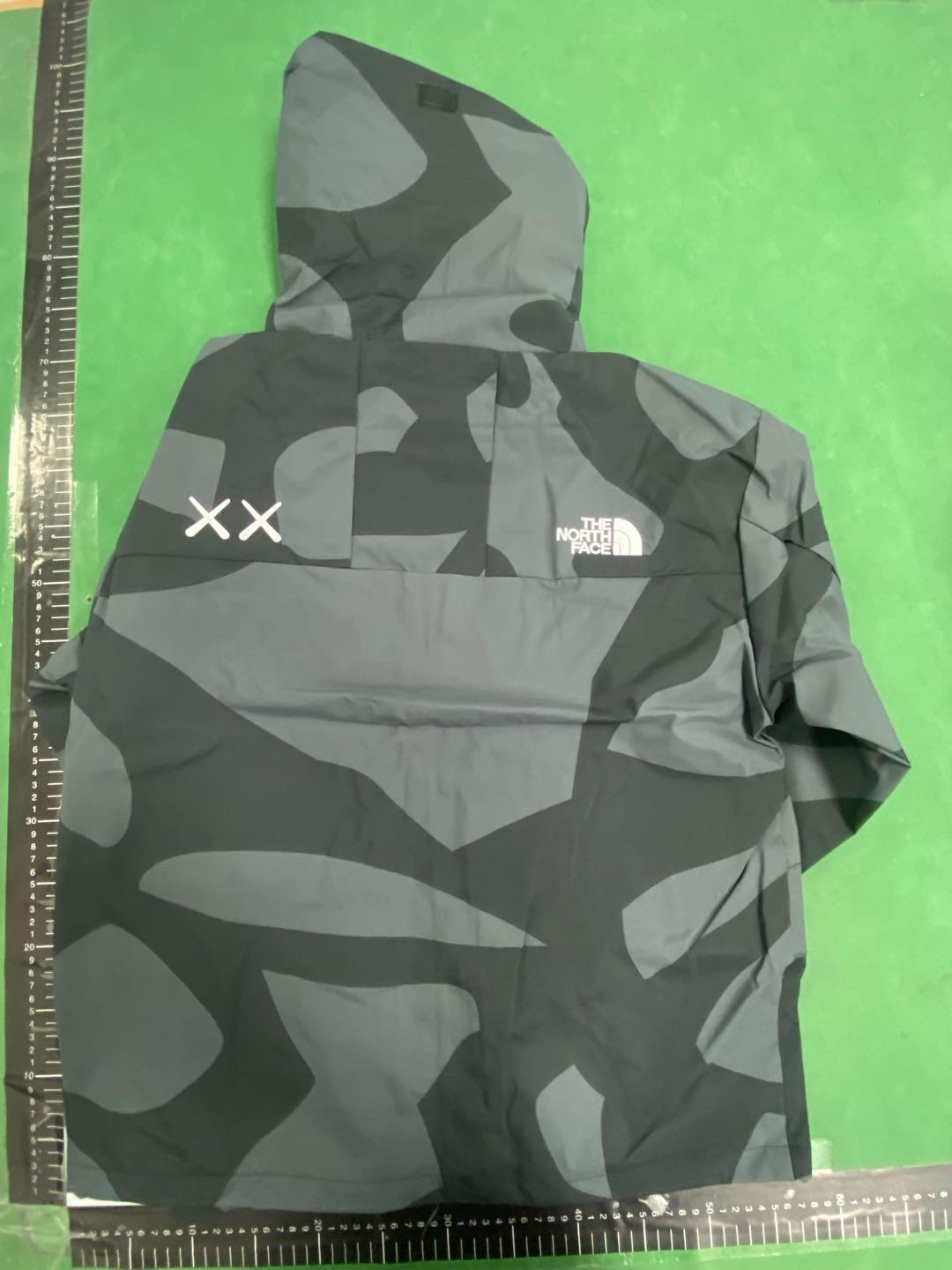 Foto QC 6 de The North Face Mountain Jacket Hooded Black