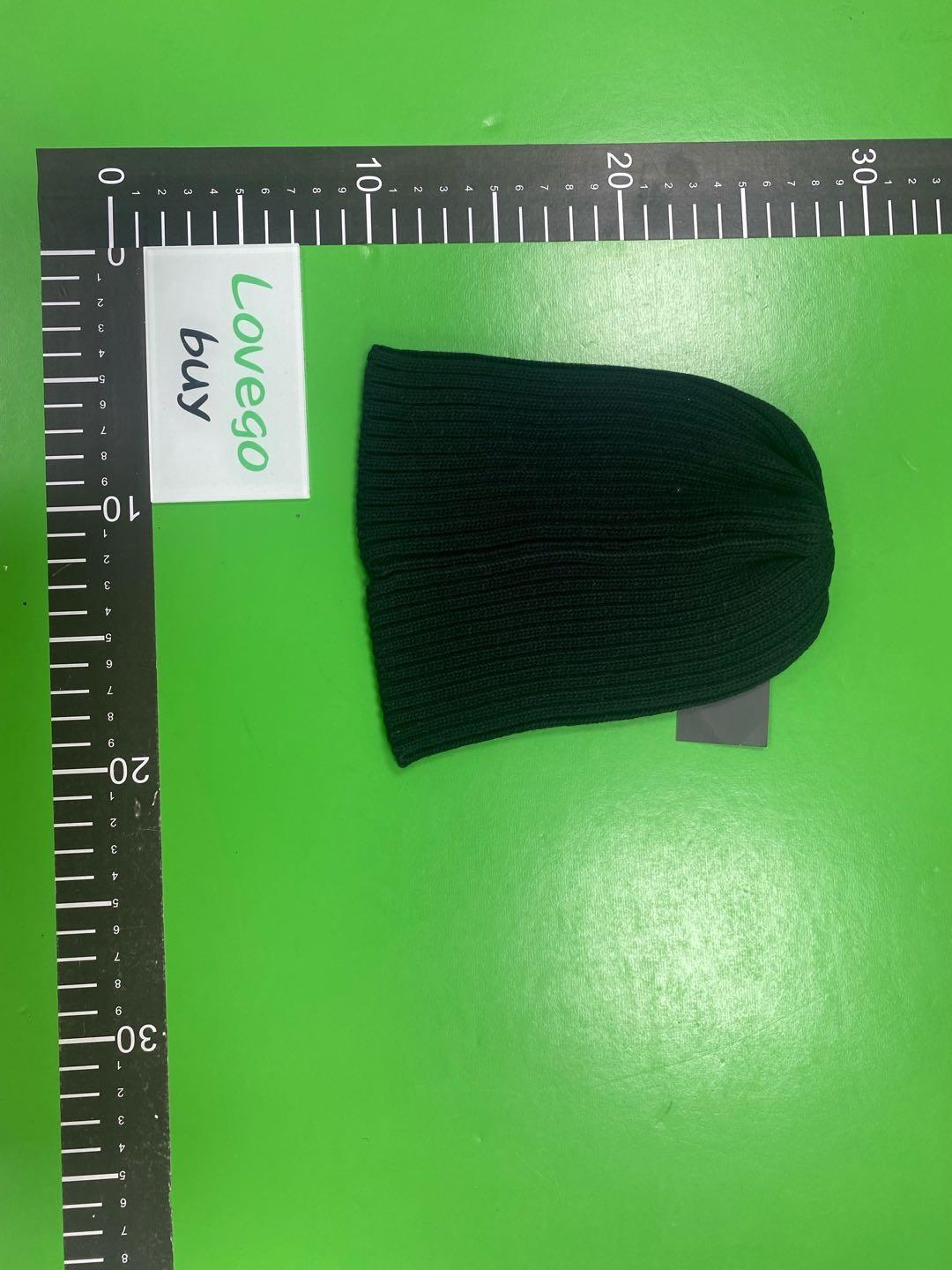 Foto QC 6 de Louis Vuitton Damier Patch Beanie Brown