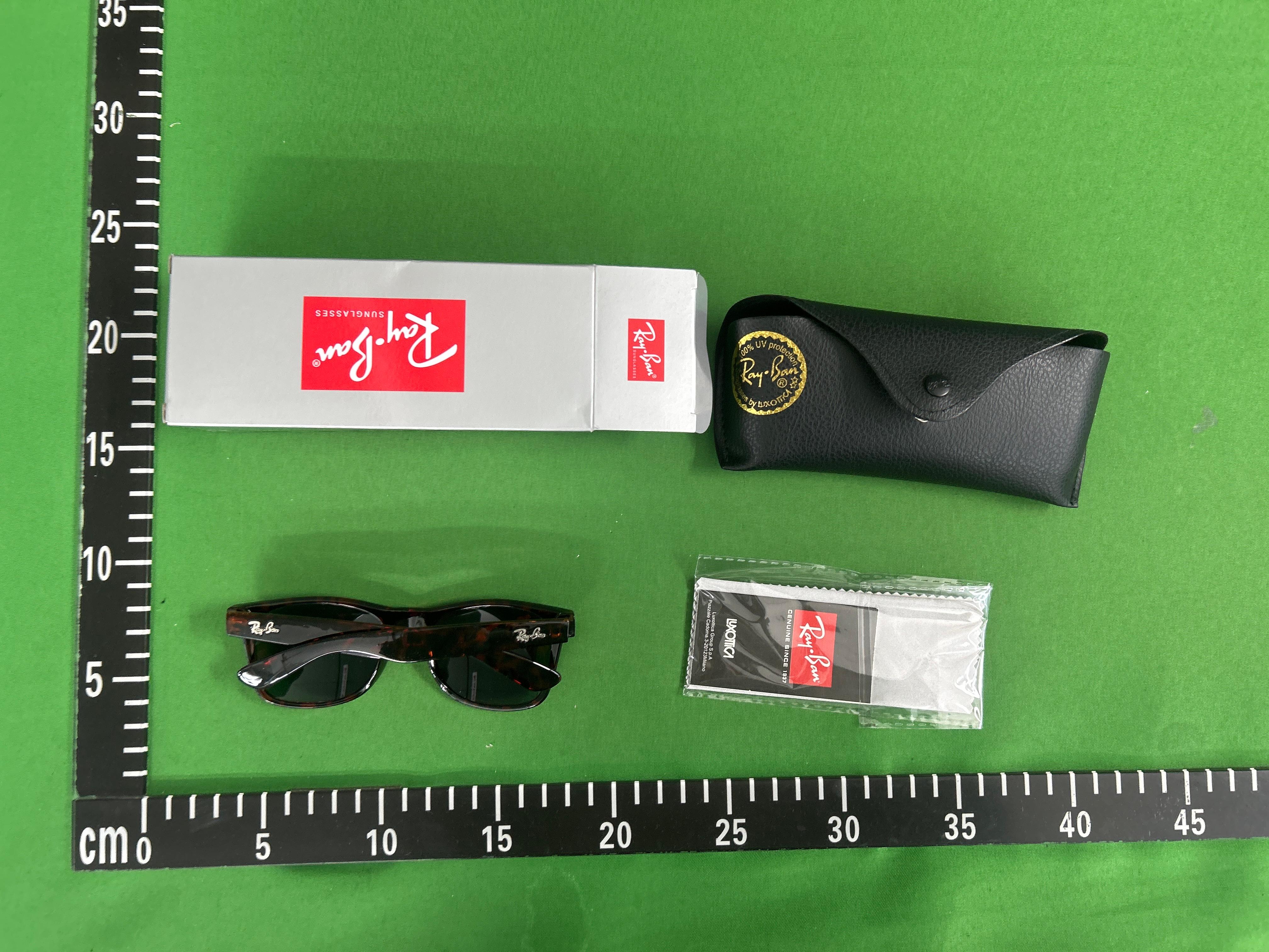 Foto QC 2 de Ray-Ban Wayfarer Acetate Sunglasses Black Green (RB2140 901)
