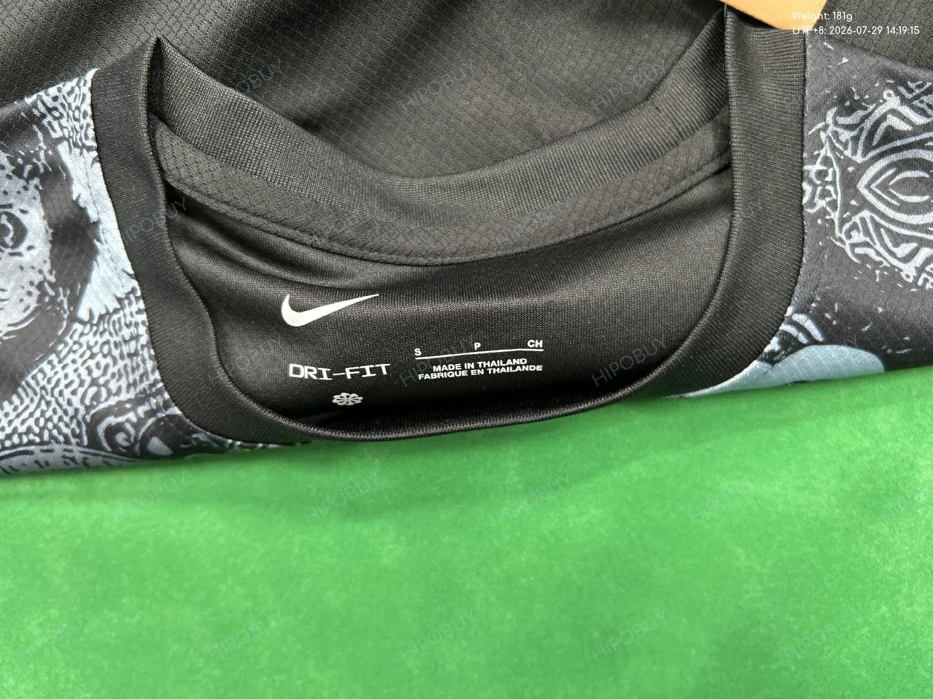 Foto QC 1 de Nike x Brasil 2023/24 Christ the Redeemer Graphic Jersey Black/Multicolor