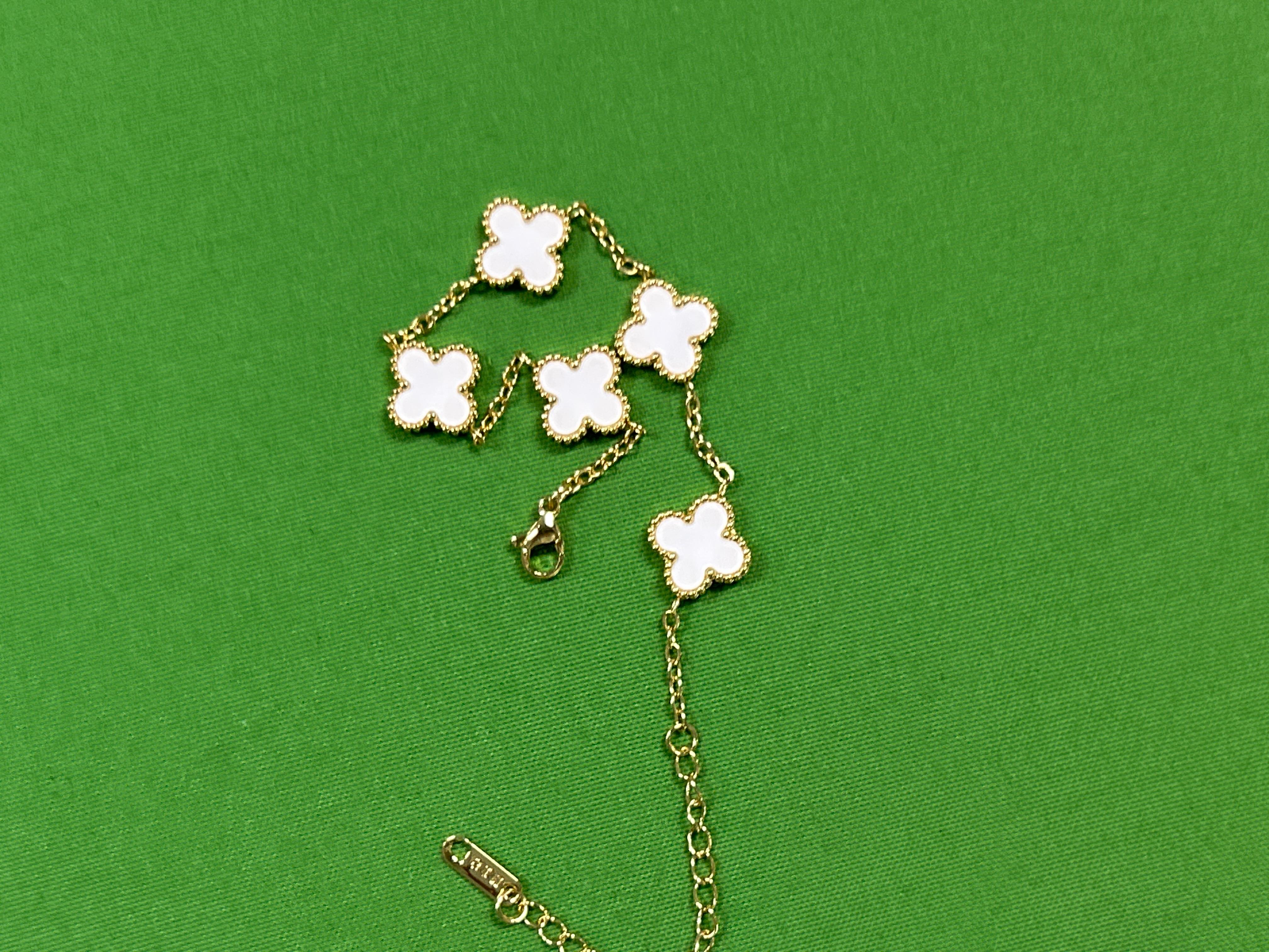 Foto QC 2 de Generic Clover Necklace Metal Mother of Pearl White