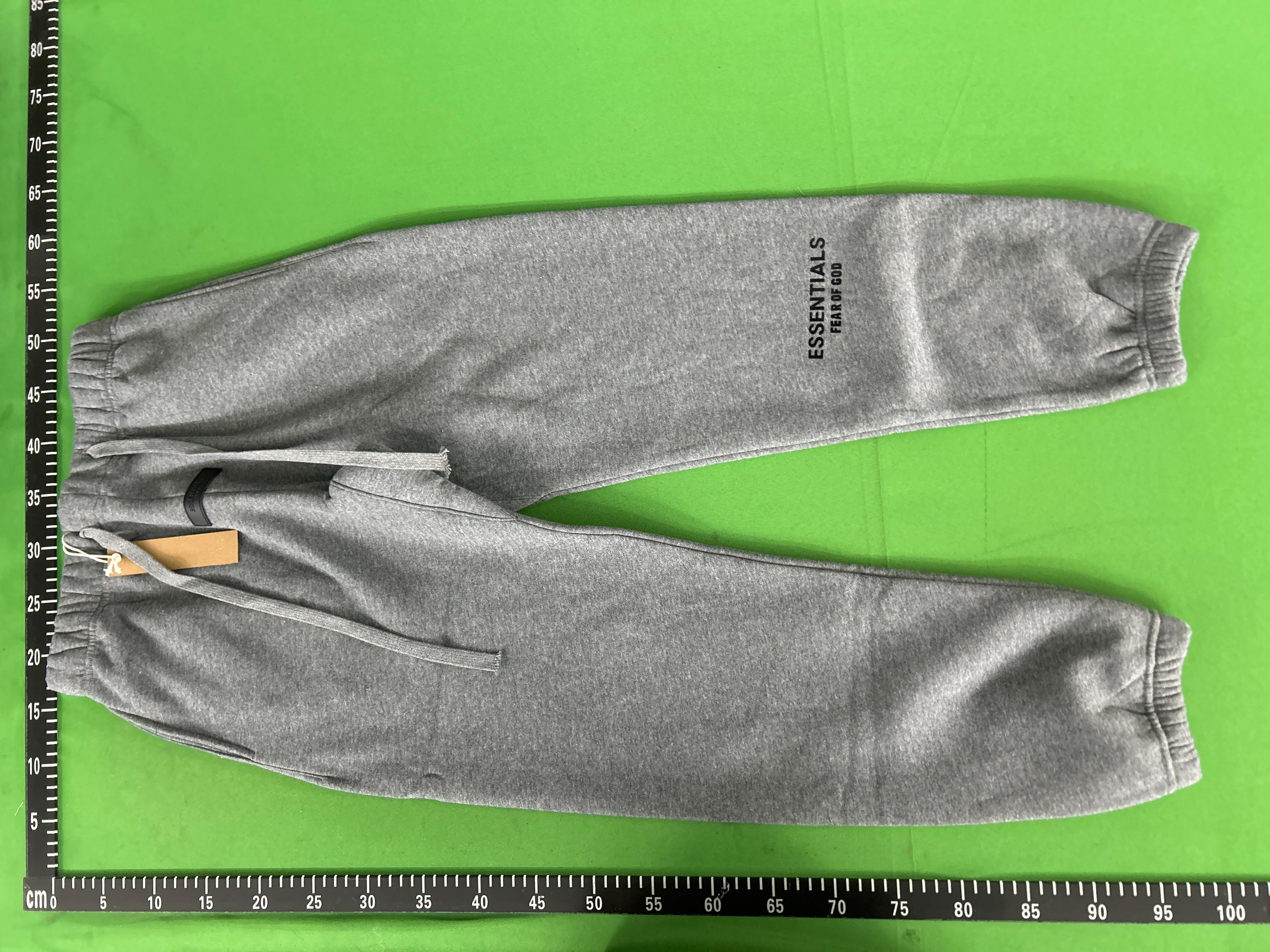 Foto QC 7 de Fear of God Essentials Hoodie Silicone Logo Coral