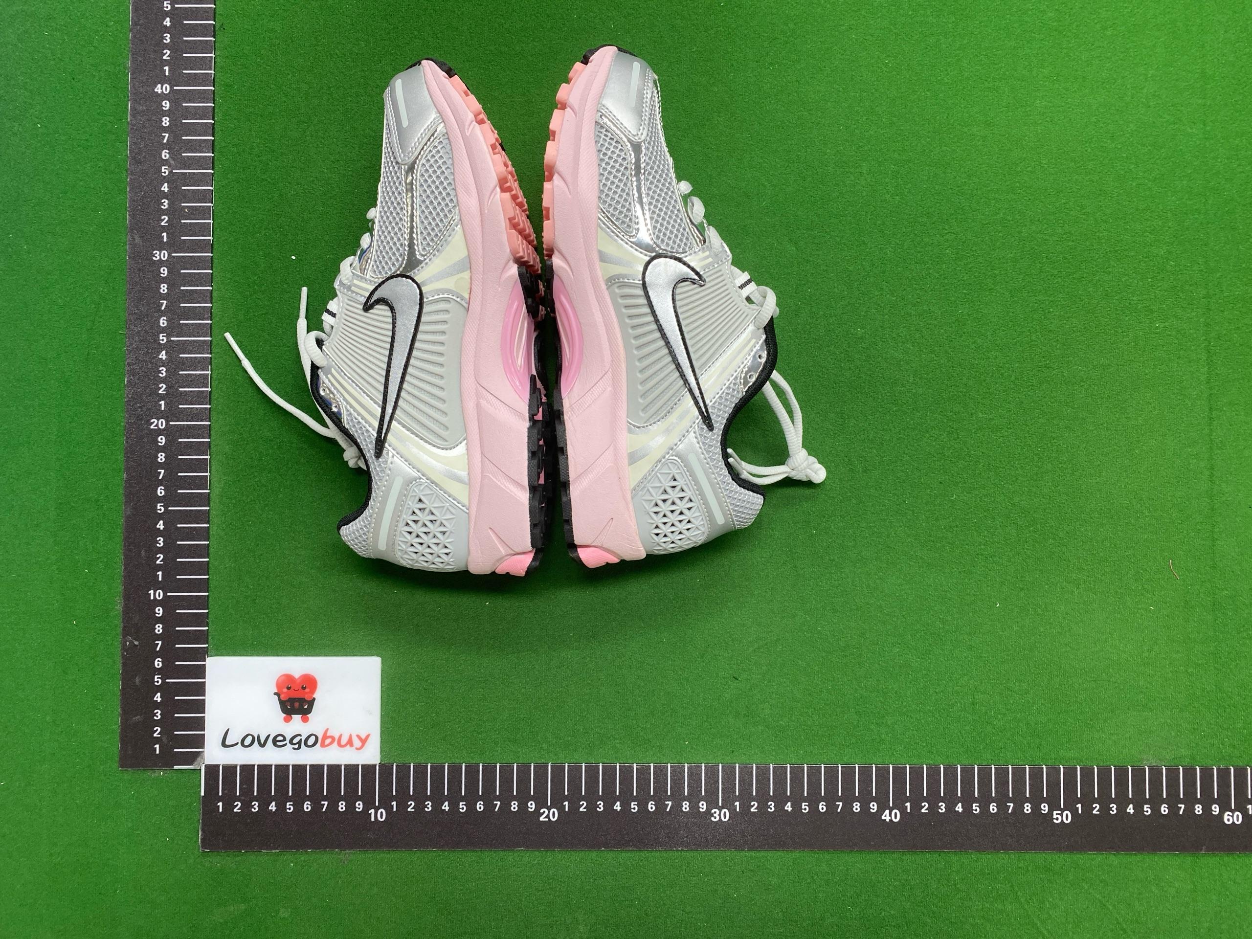 Foto QC 4 de Nike Zoom Vomero 5 SP White Metallic Silver FJ1910-100