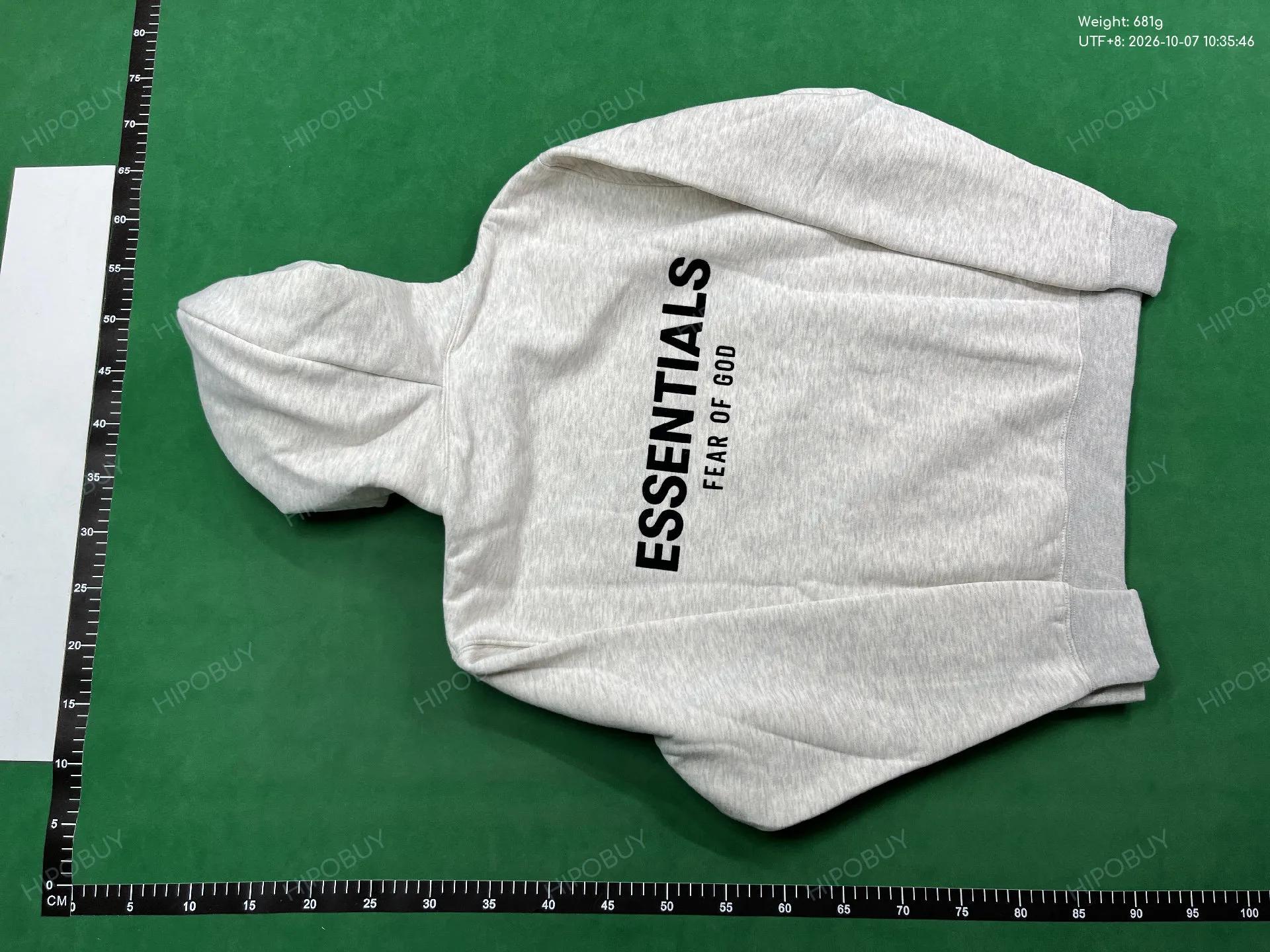 Foto QC 7 de Fear of God Essentials Season 8 Flock Logo Sweater Oatmeal