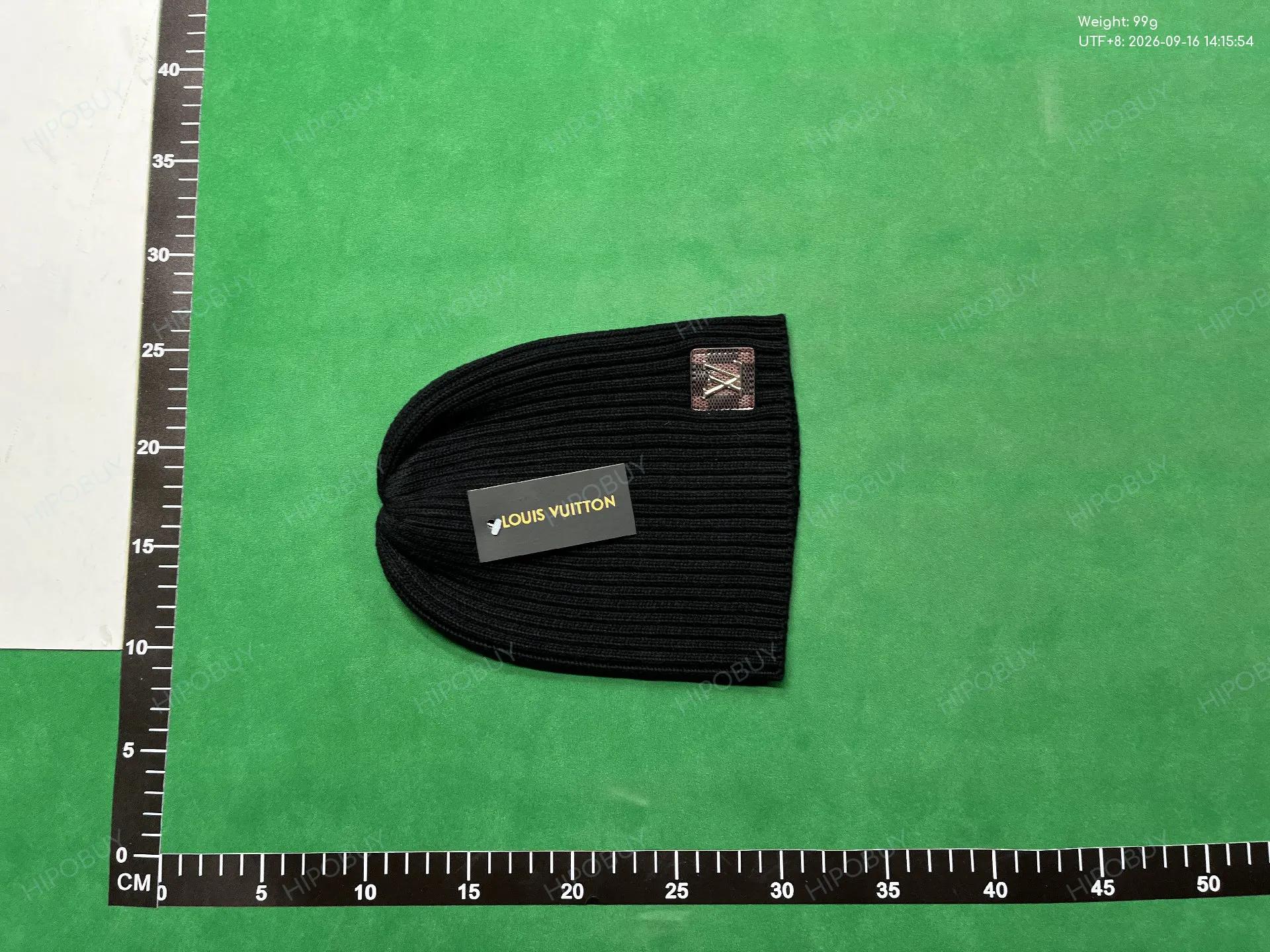 Foto QC 2 de Louis Vuitton Damier Patch Beanie Brown