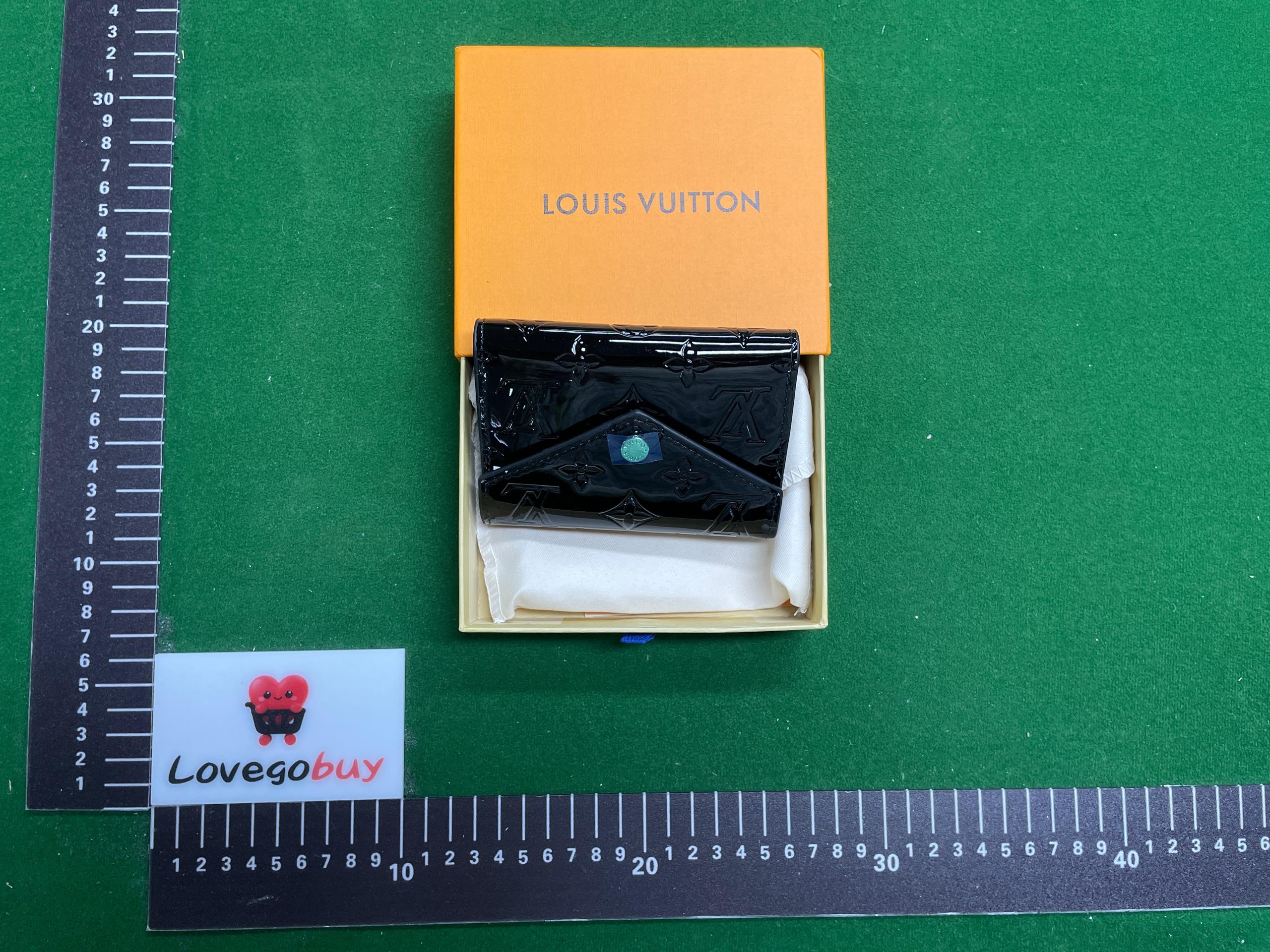 Foto QC 1 de Louis Vuitton Victorine Wallet Monogram Vernis Rose Ballerine