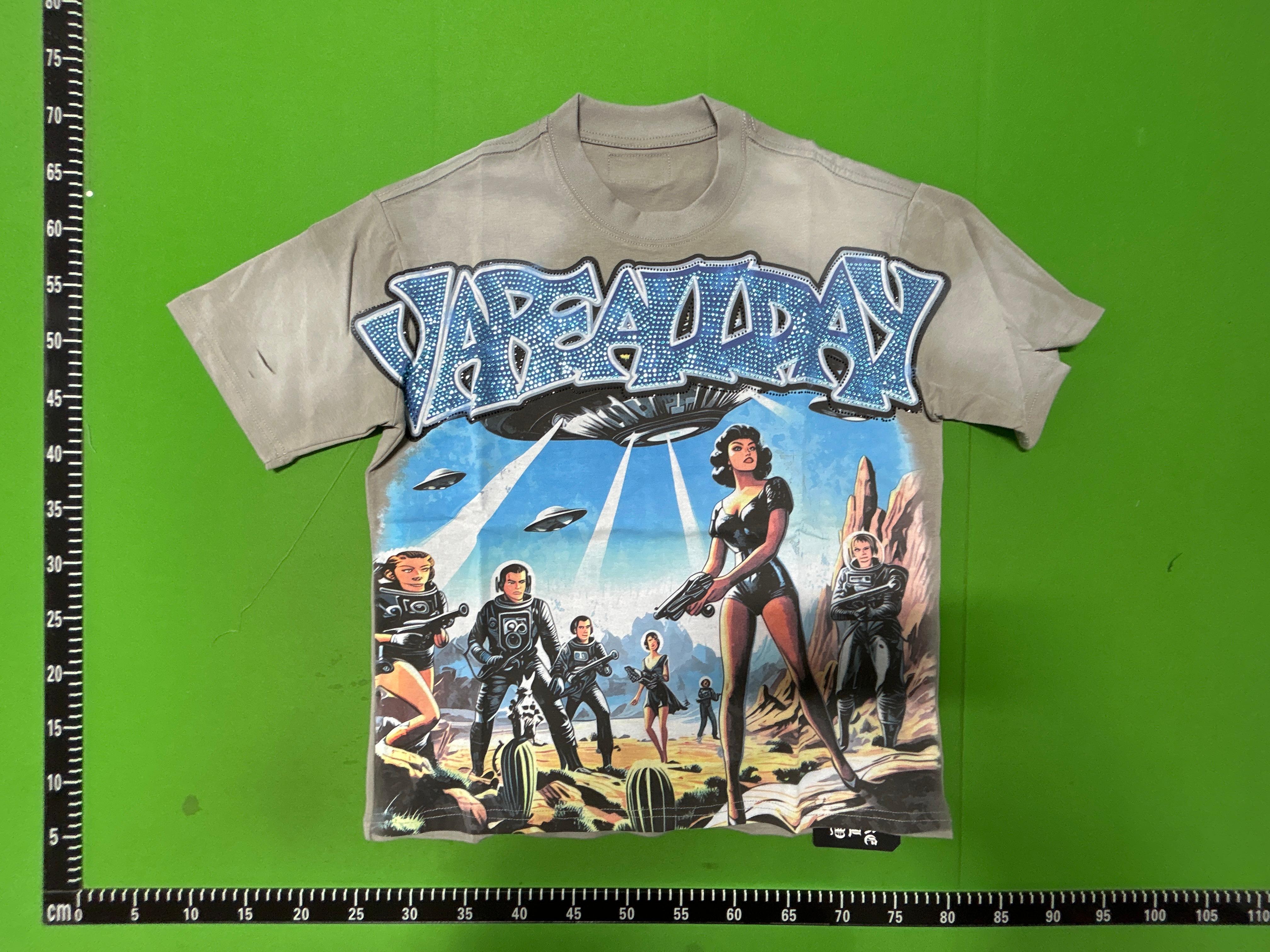Foto QC 7 de VARE ALL DAY Sci-Fi Graphic Rhinestone T-shirt Grey
