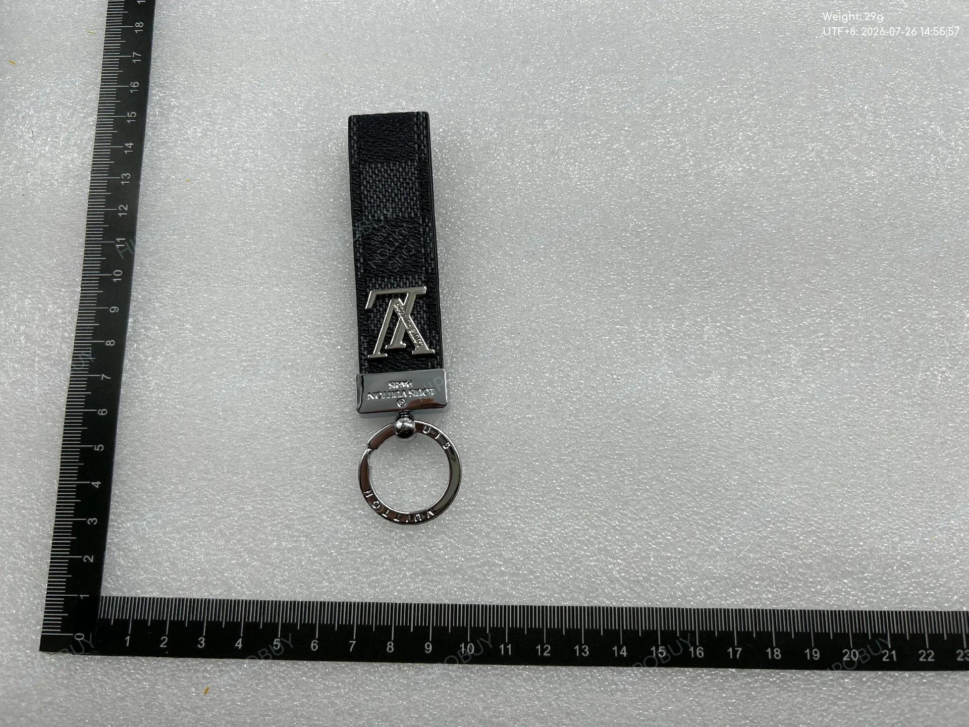 Foto QC 3 de Louis Vuitton LV Dragonne Key Holder And Bag Charm Monogram