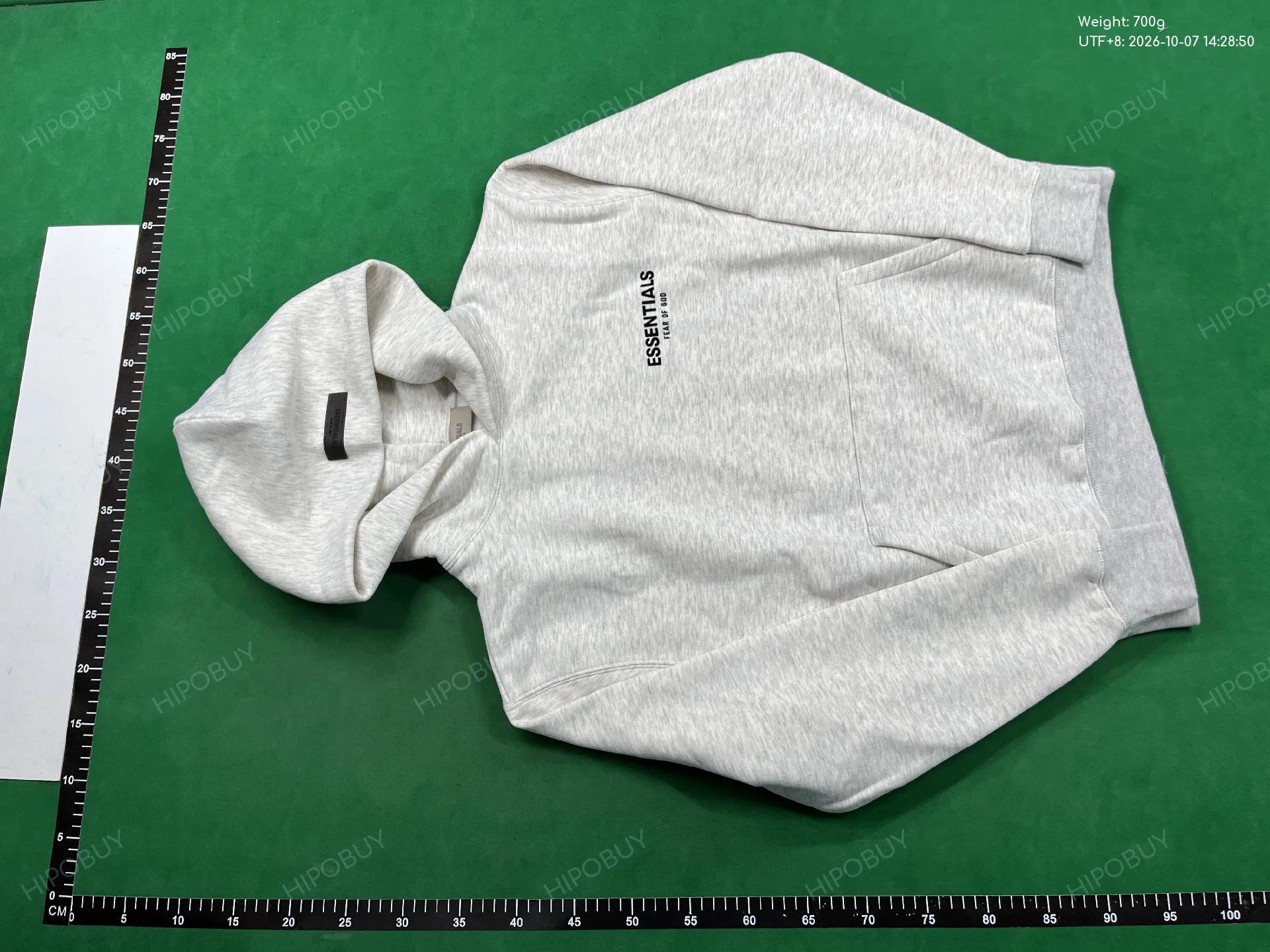 Foto QC 2 de Fear of God Essentials Season 8 Flock Logo Sweater Oatmeal