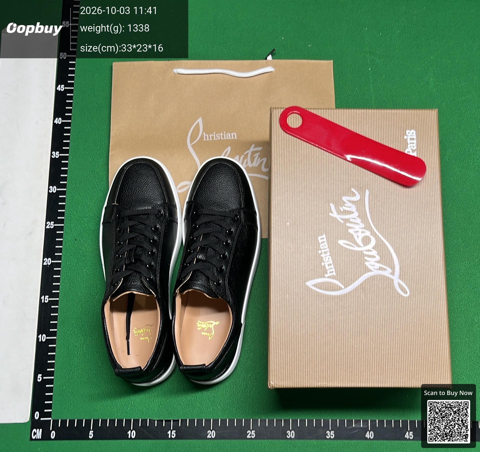 Foto QC 1 de Christian Louboutin Louis Junior Low Top Suede Black