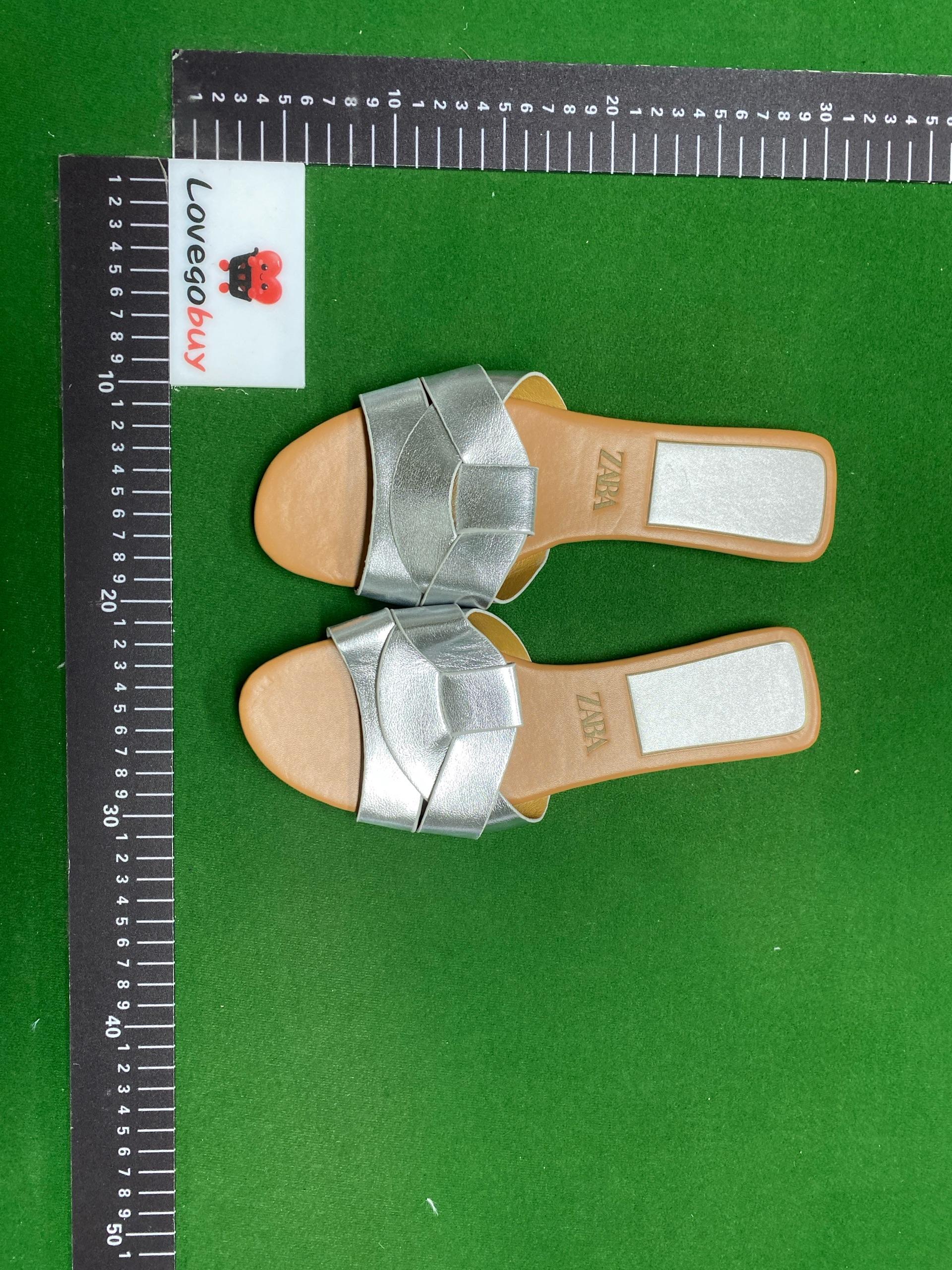Foto QC 3 de Zara Cross Strap Slide Flat Gold