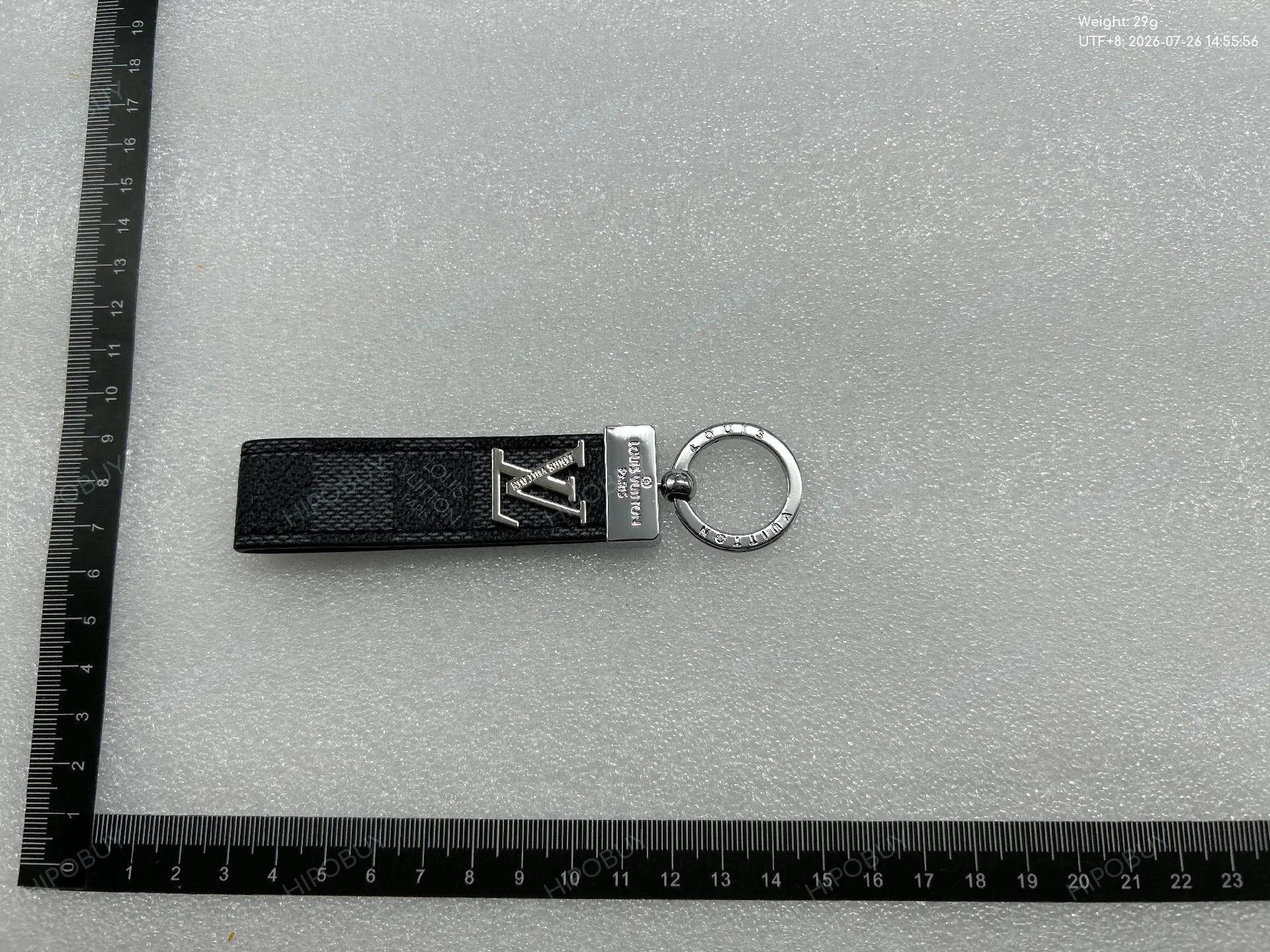 Foto QC 2 de Louis Vuitton LV Dragonne Key Holder And Bag Charm Monogram