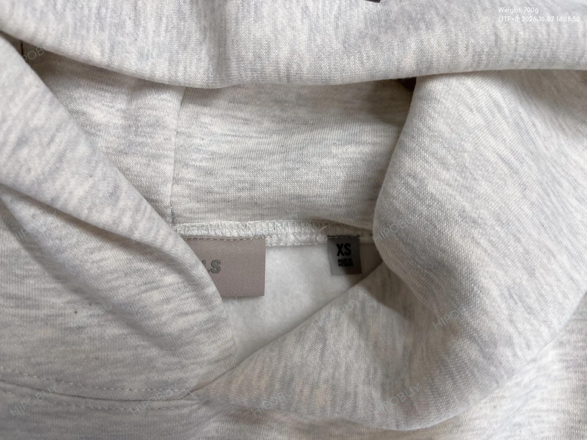 Foto QC 1 de Fear of God Essentials Season 8 Flock Logo Sweater Oatmeal