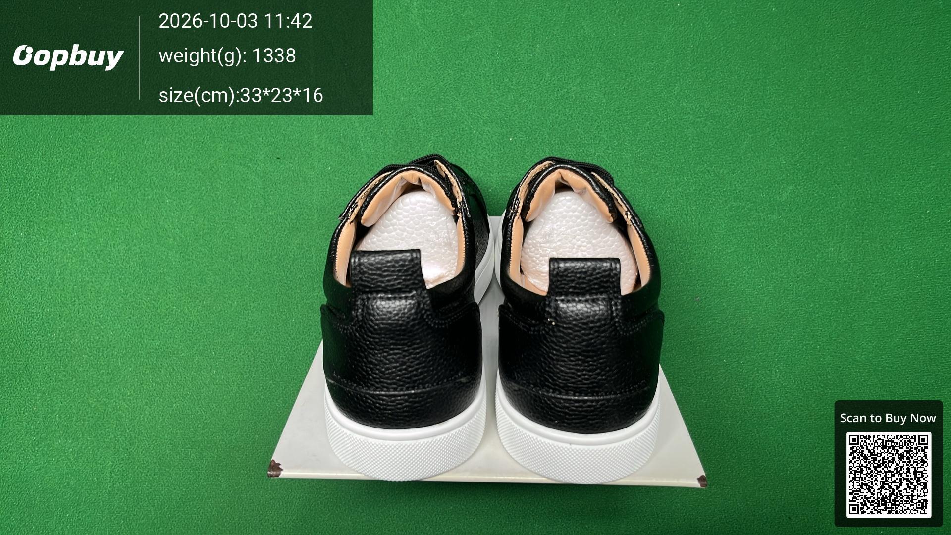 Foto QC 3 de Christian Louboutin Louis Junior Low Top Suede Black