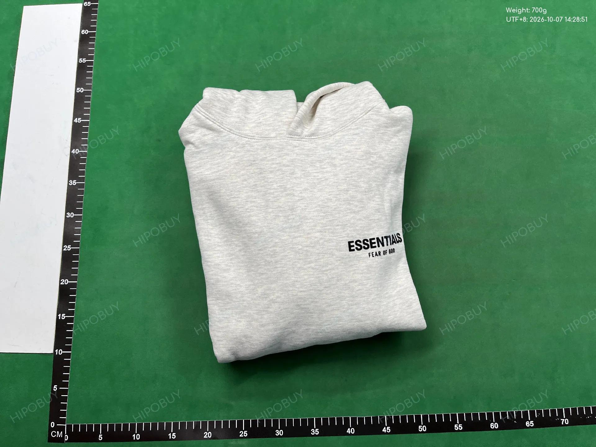 Foto QC 4 de Fear of God Essentials Season 8 Flock Logo Sweater Oatmeal